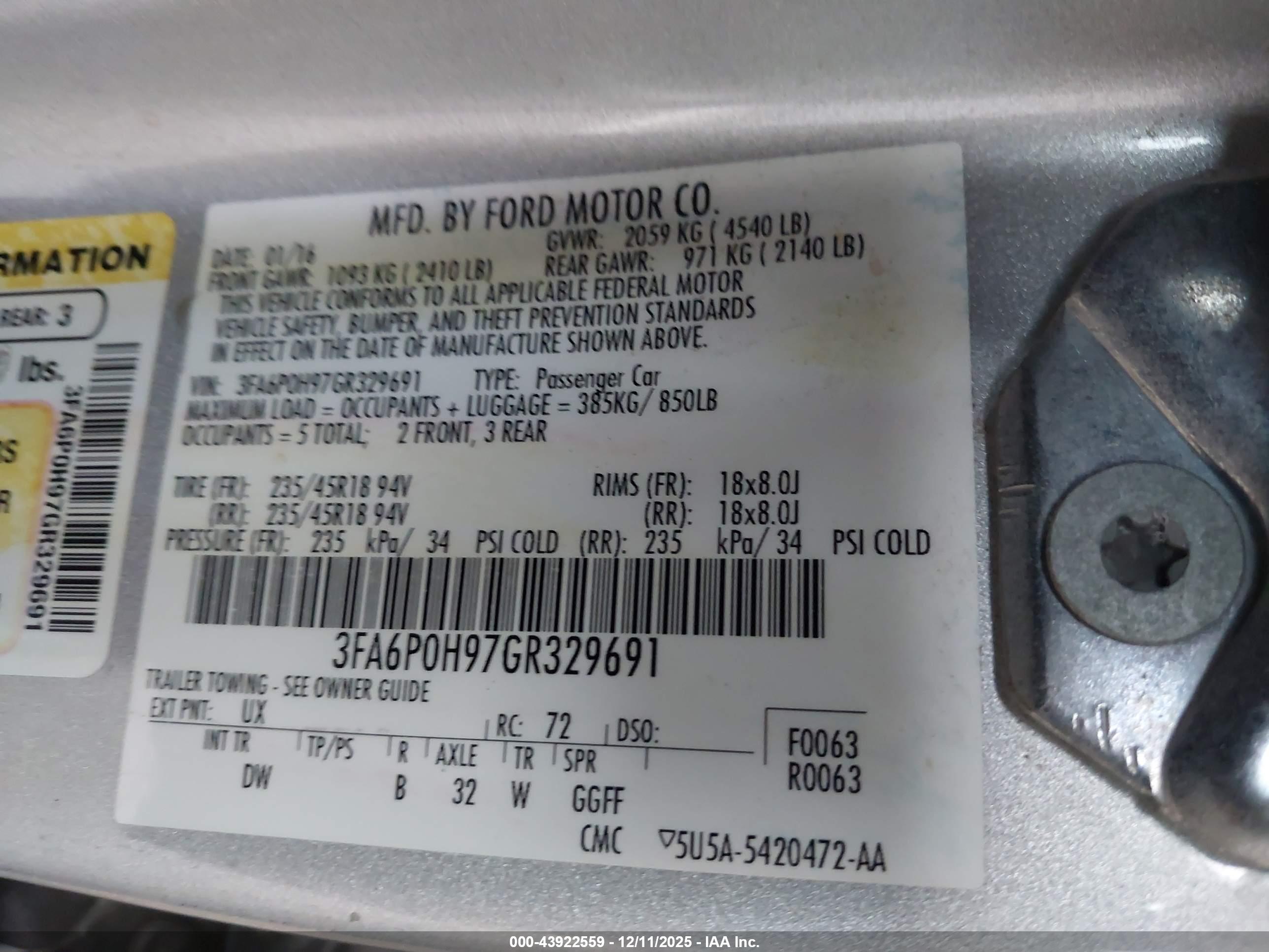 FORD FUSION image 9