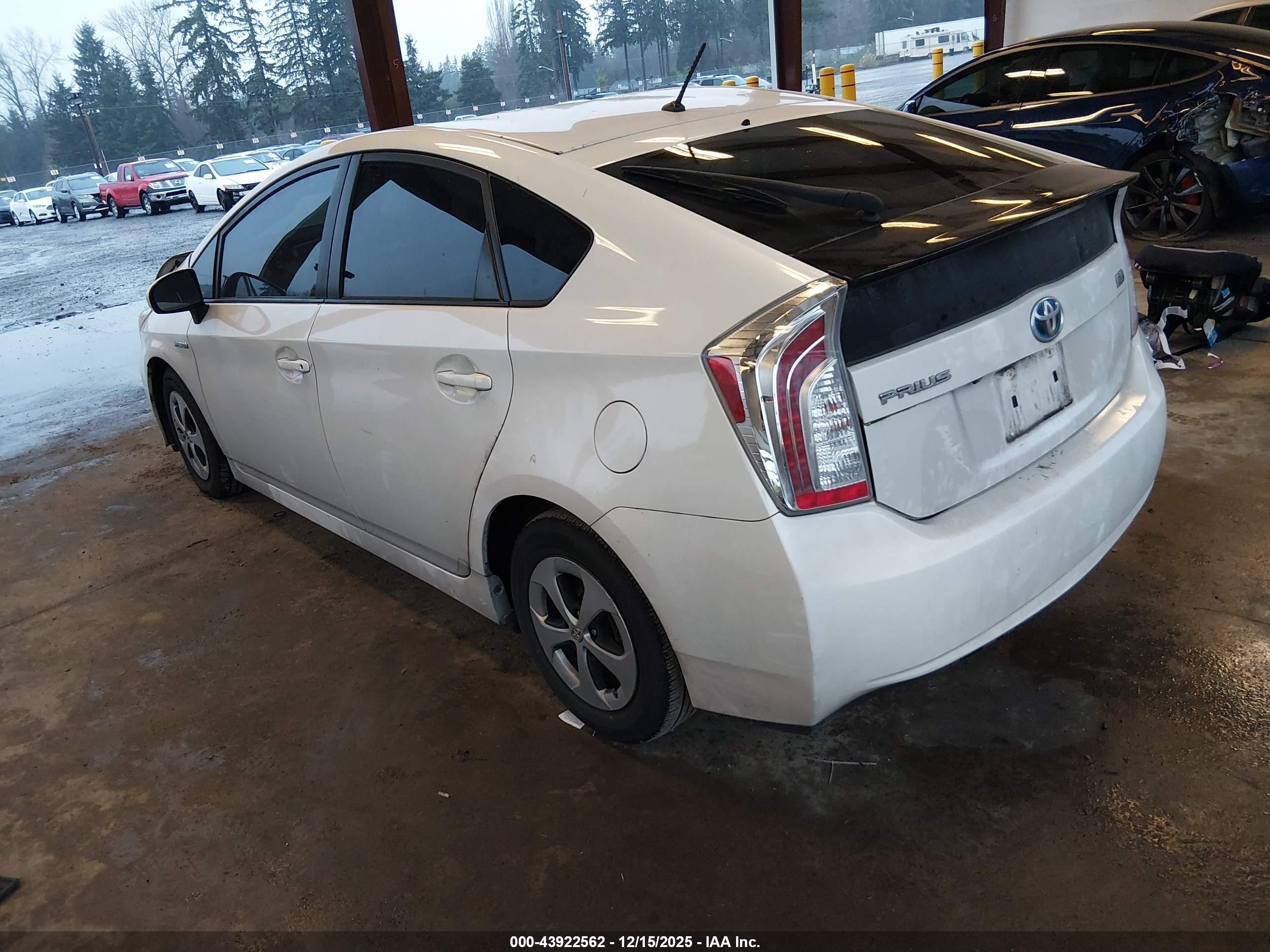 TOYOTA PRIUS image 3