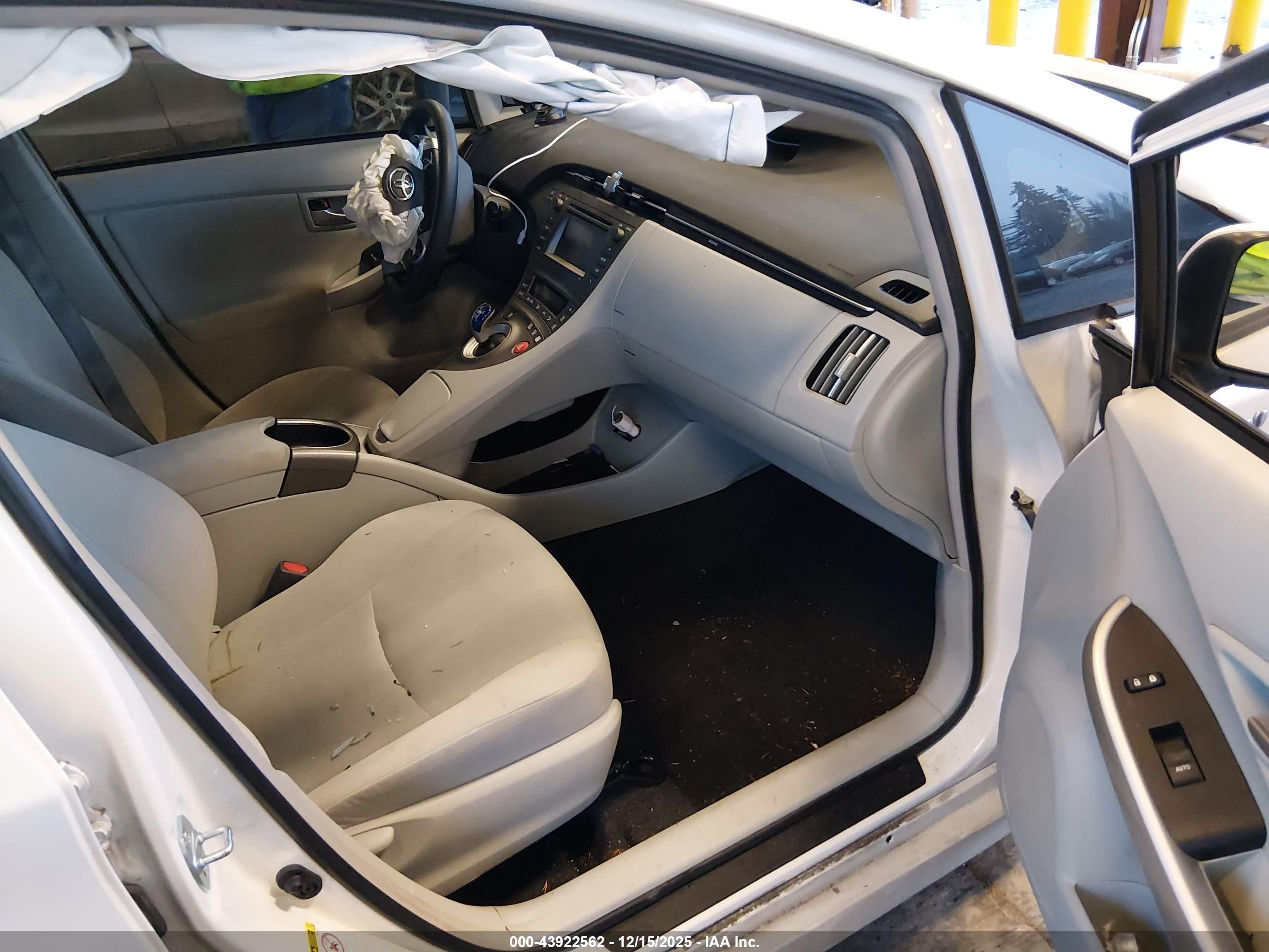 TOYOTA PRIUS image 5