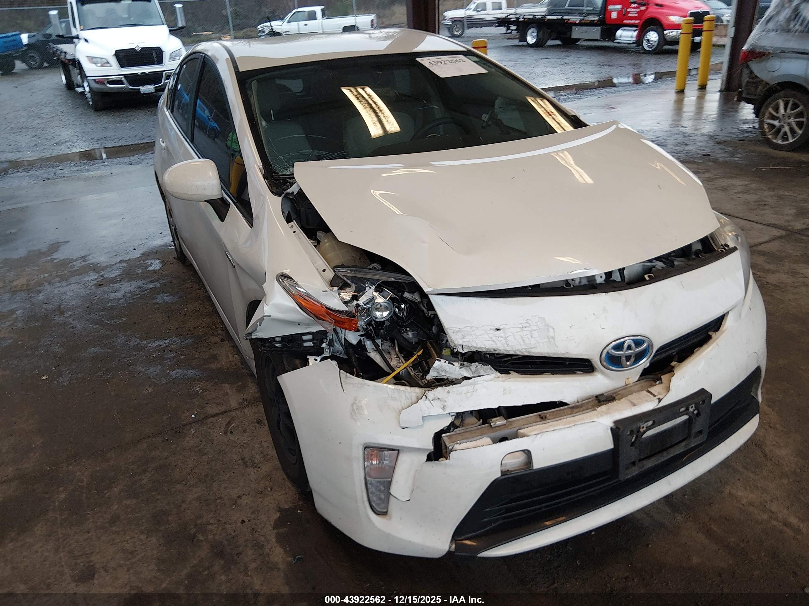 TOYOTA PRIUS image 6