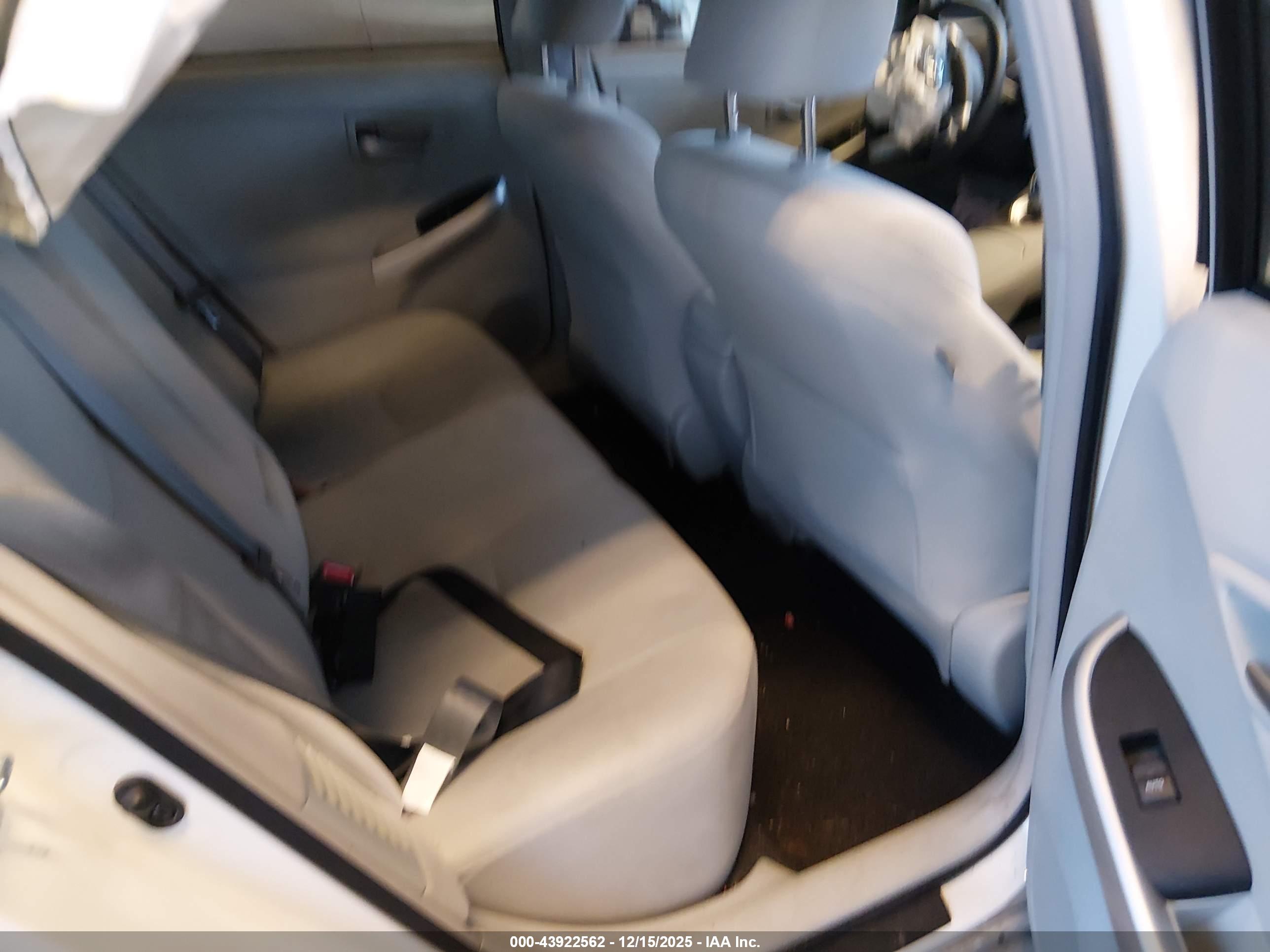 TOYOTA PRIUS image 8