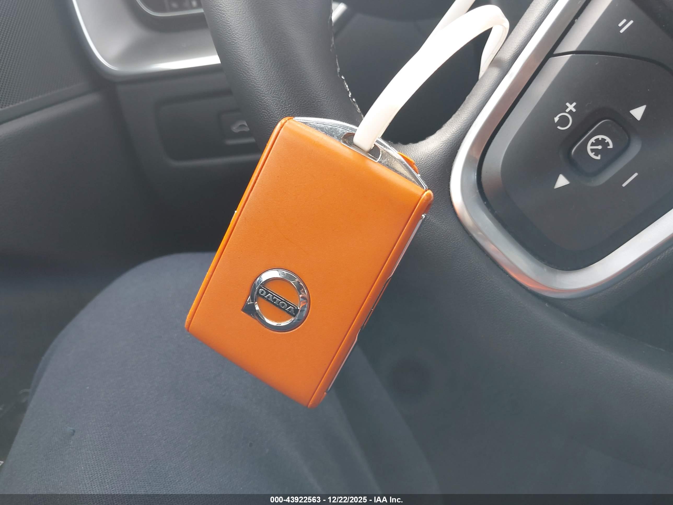 VOLVO XC60 image 11