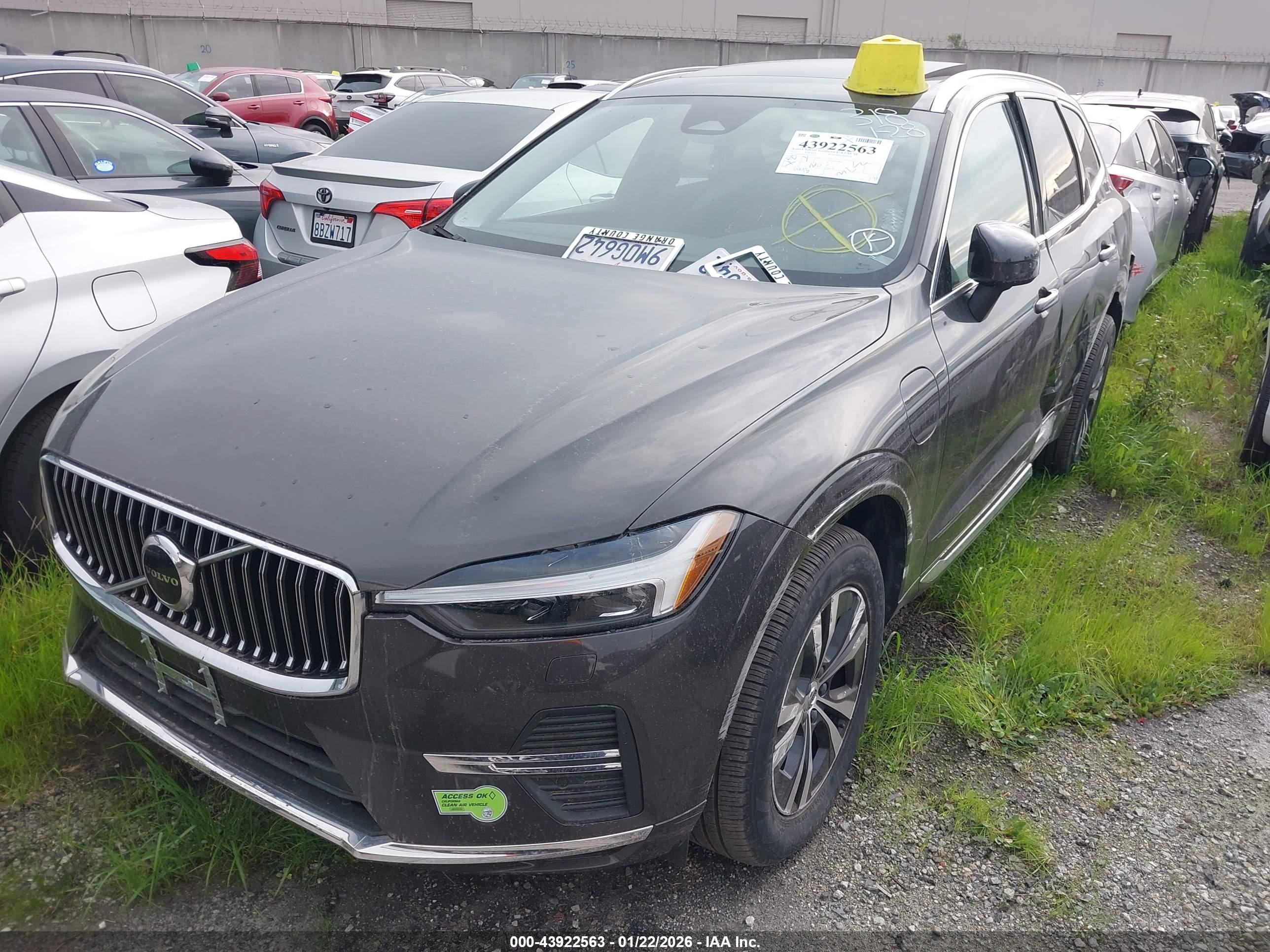 VOLVO XC60 image 2
