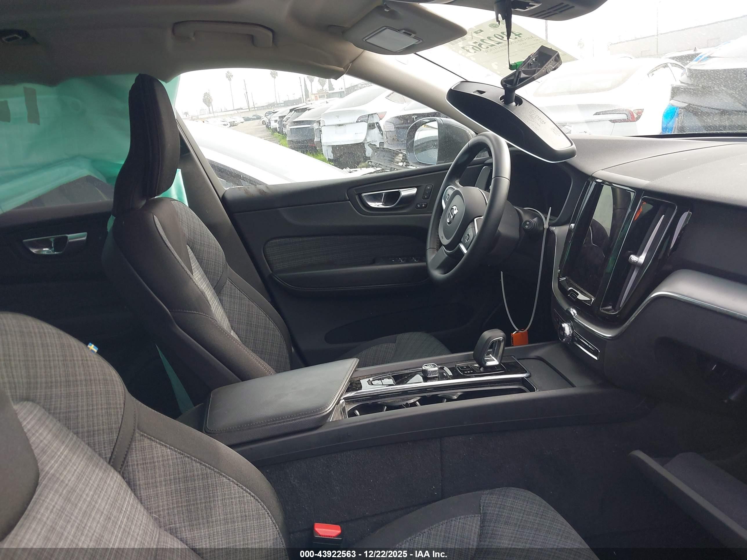 VOLVO XC60 image 5