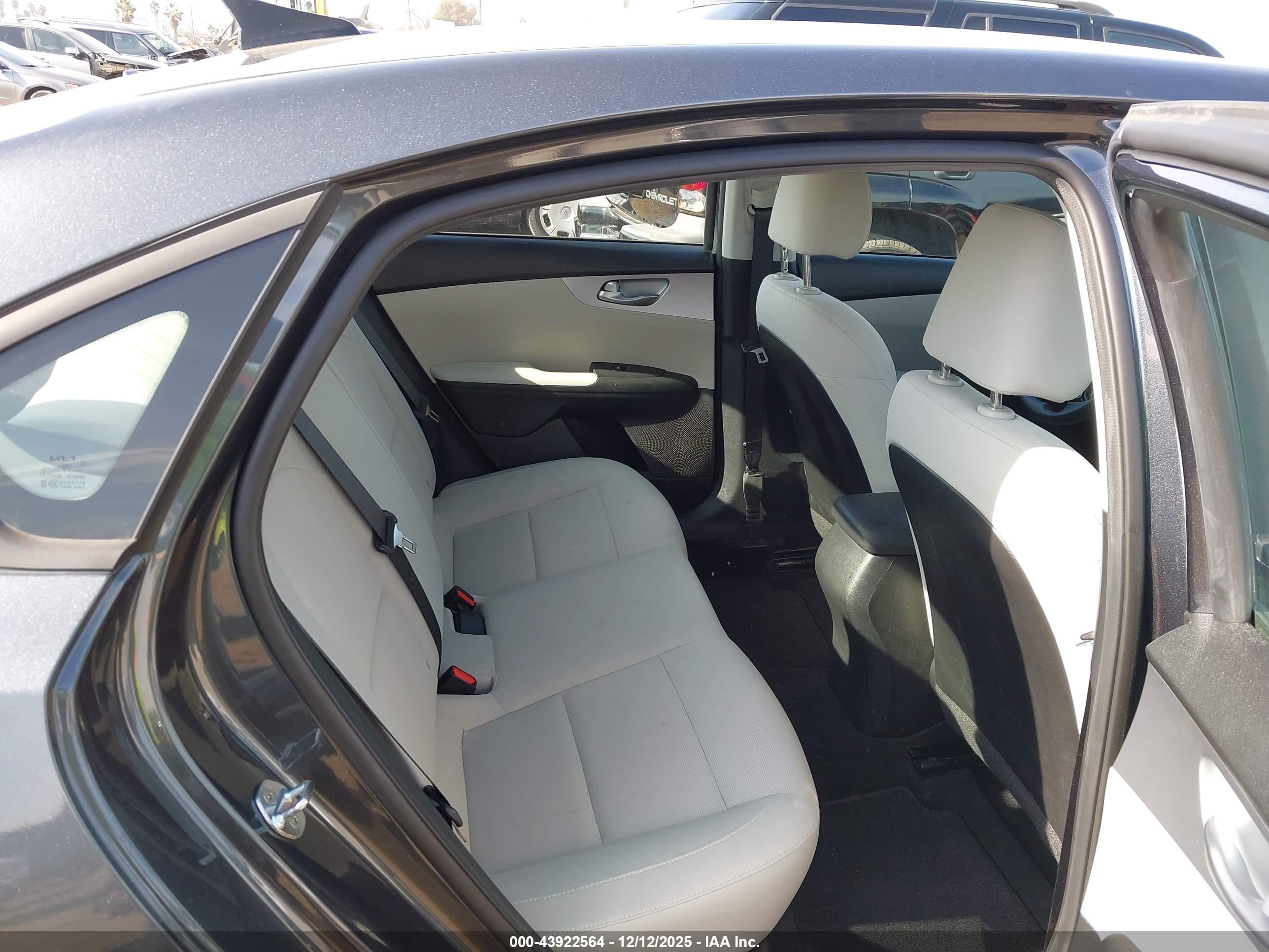 KIA FORTE image 8