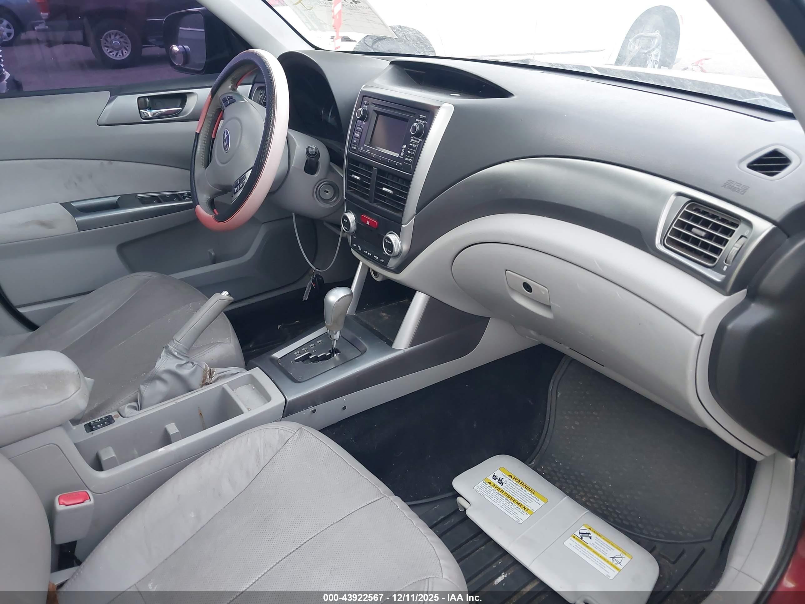 SUBARU FORESTER image 5