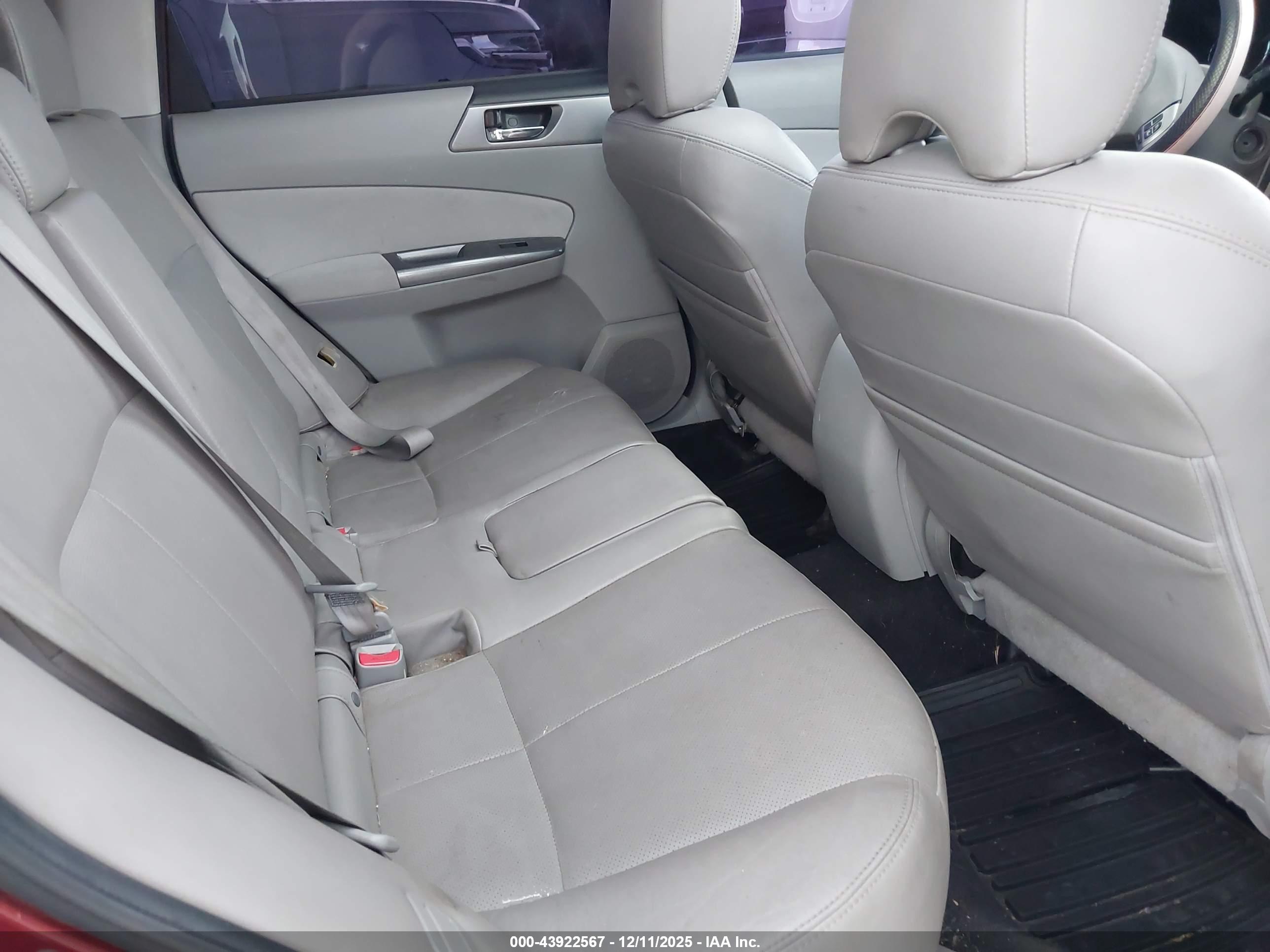 SUBARU FORESTER image 8