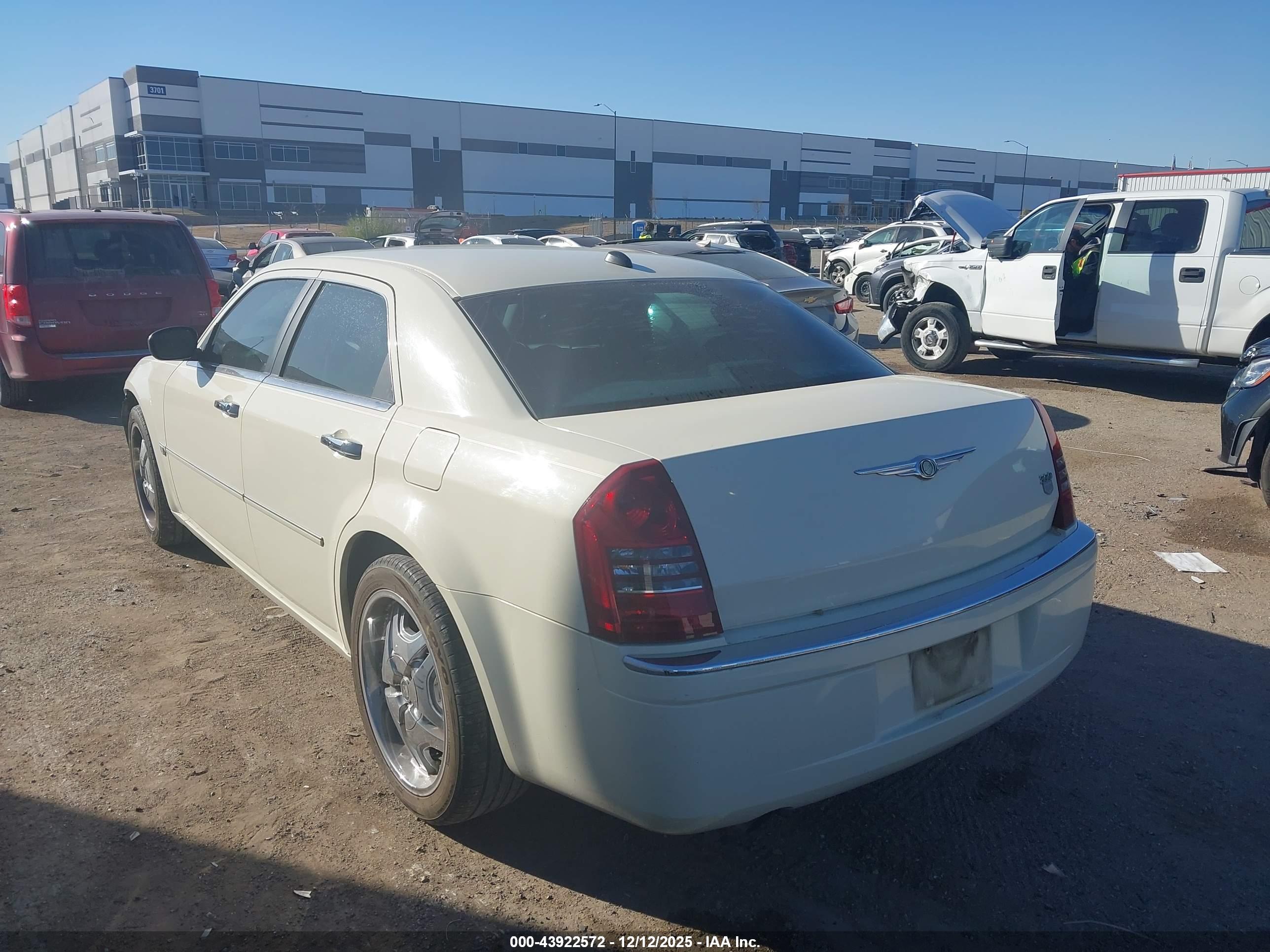CHRYSLER 300C image 3