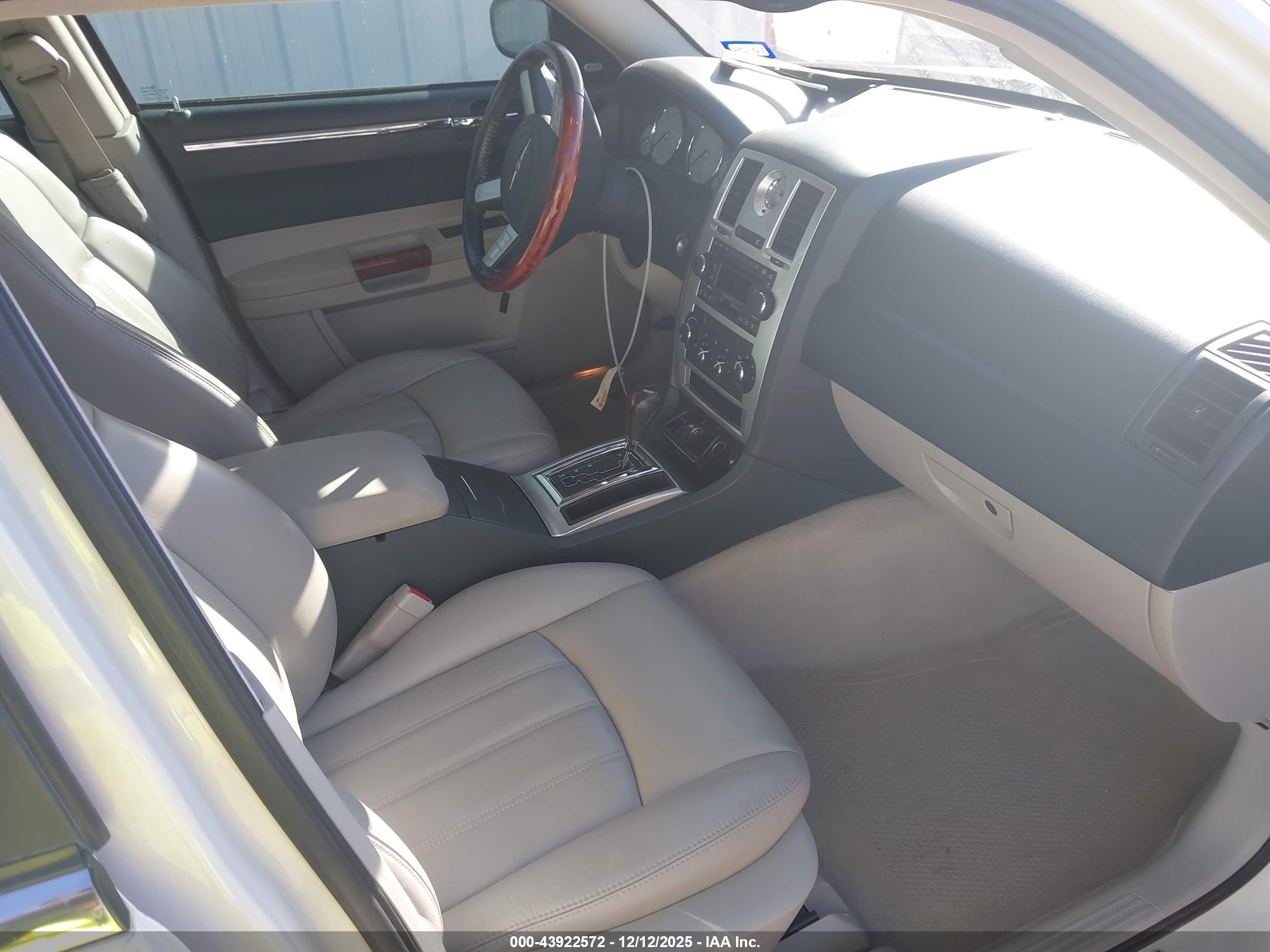 CHRYSLER 300C image 5