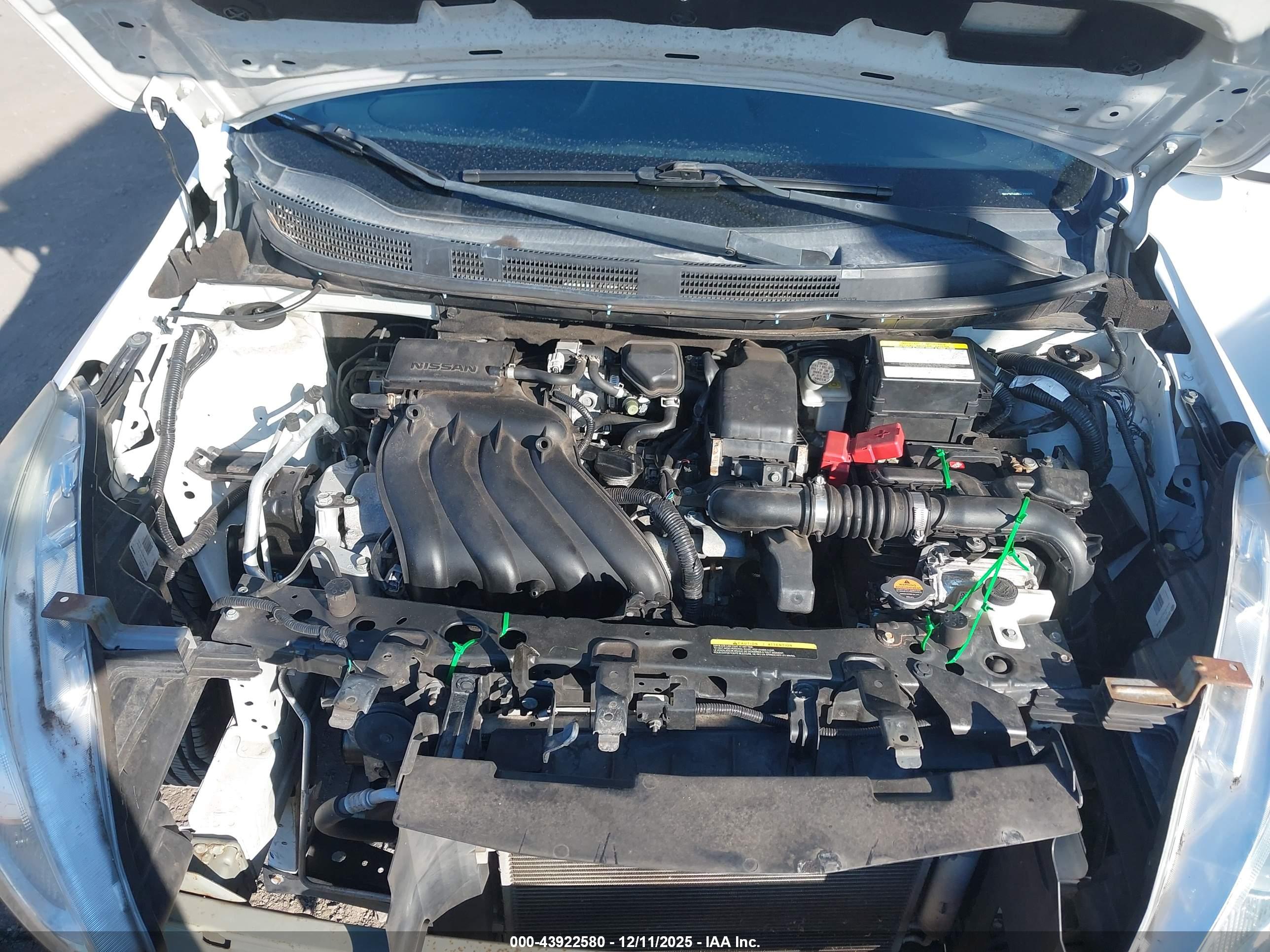 NISSAN VERSA image 10