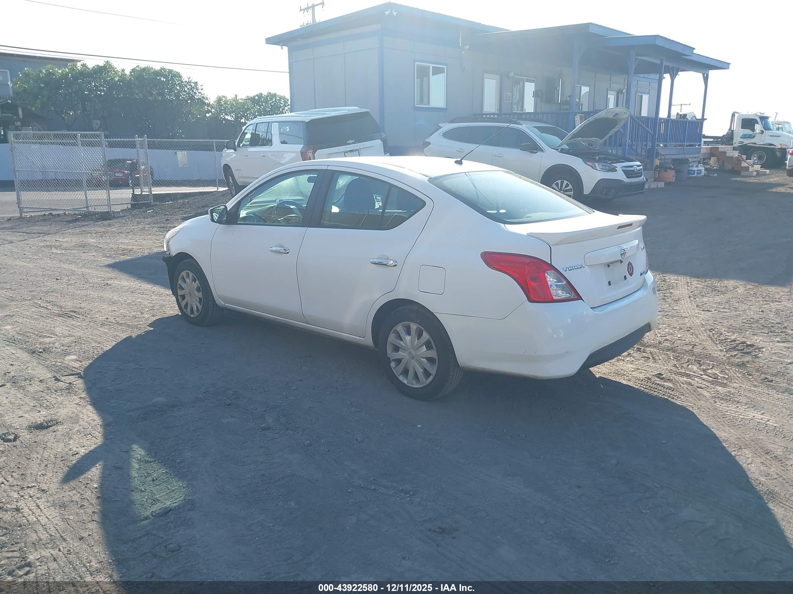 NISSAN VERSA image 3
