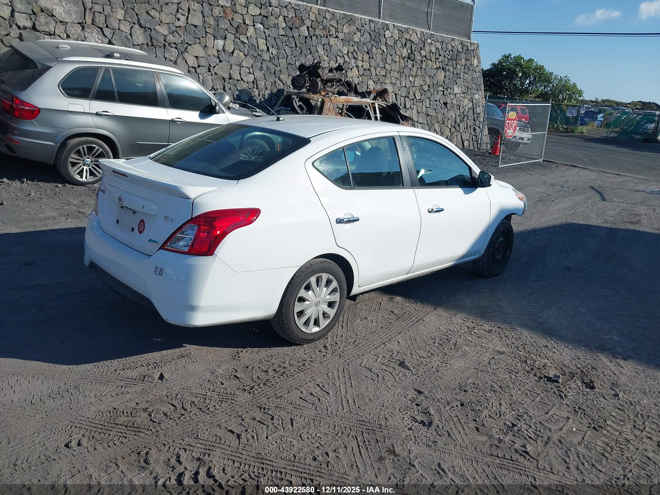 NISSAN VERSA image 4