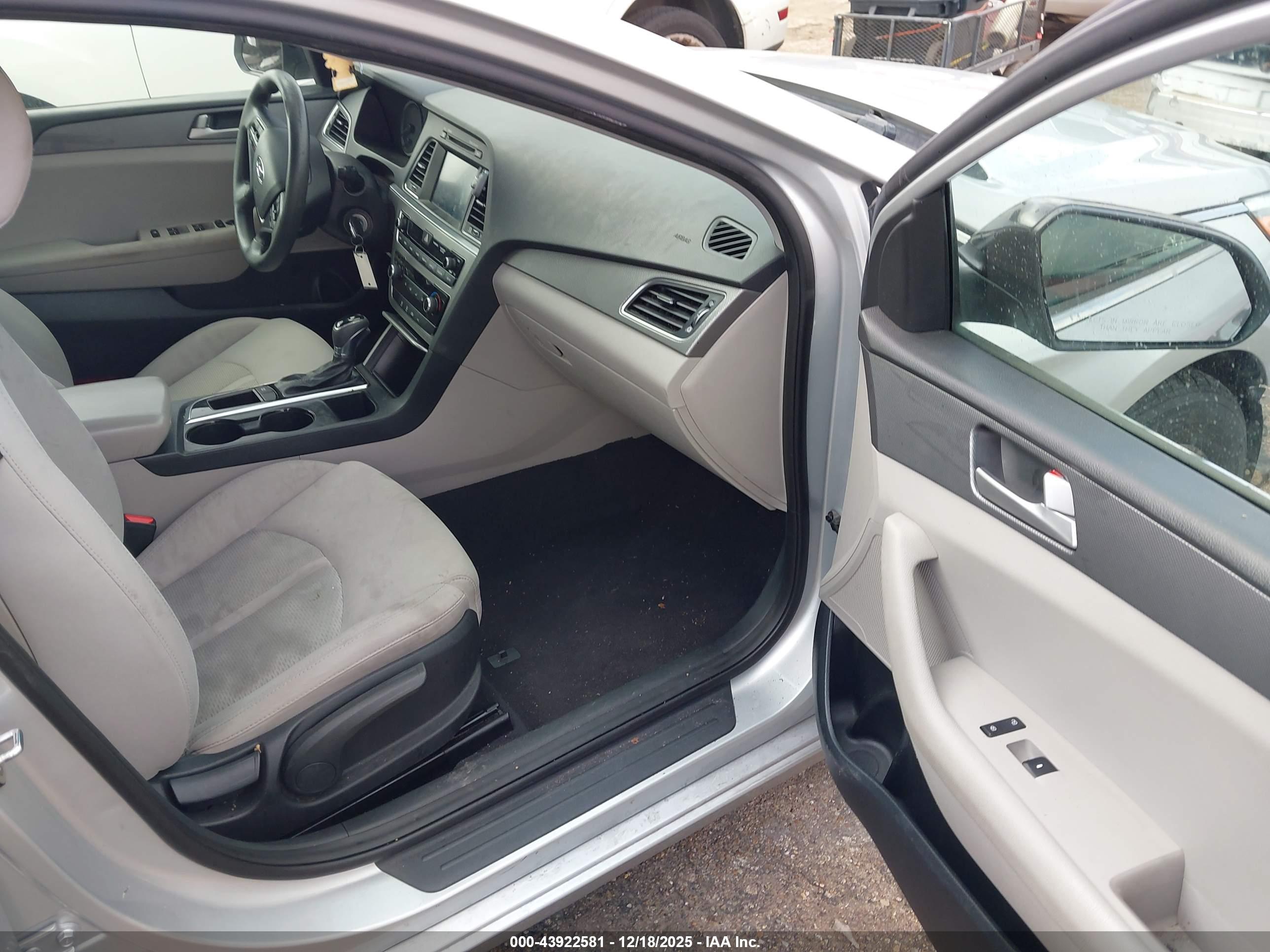 HYUNDAI SONATA image 5