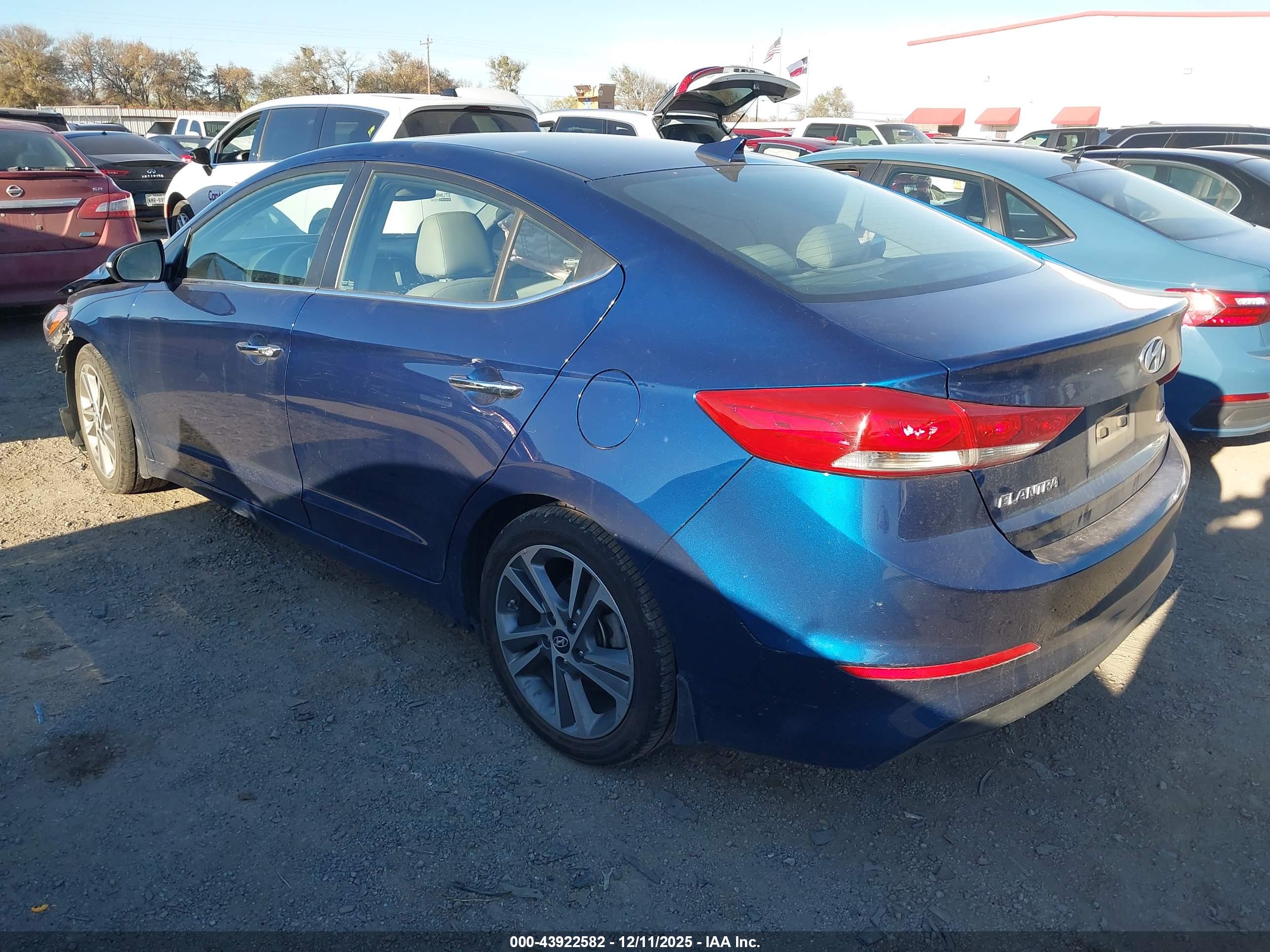 HYUNDAI ELANTRA image 3