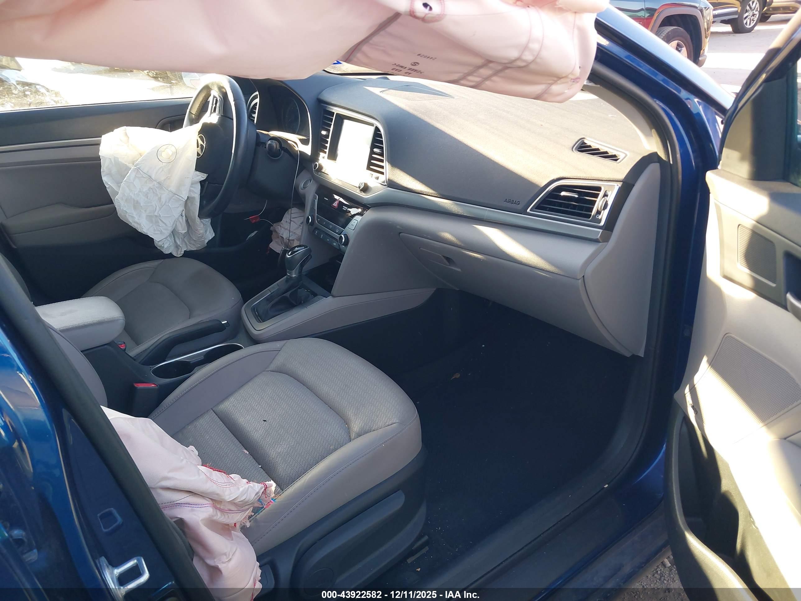 HYUNDAI ELANTRA image 5