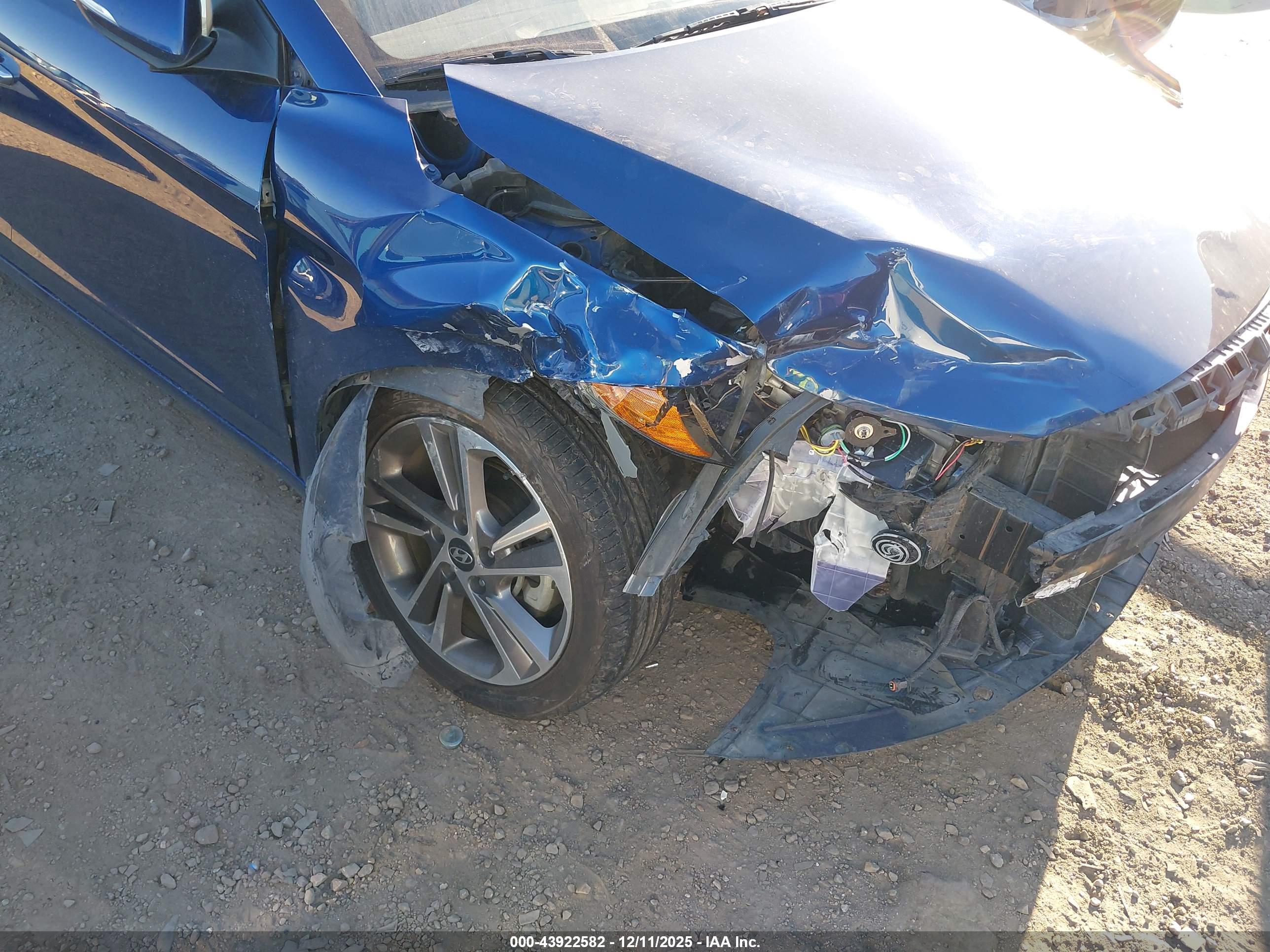 HYUNDAI ELANTRA image 6