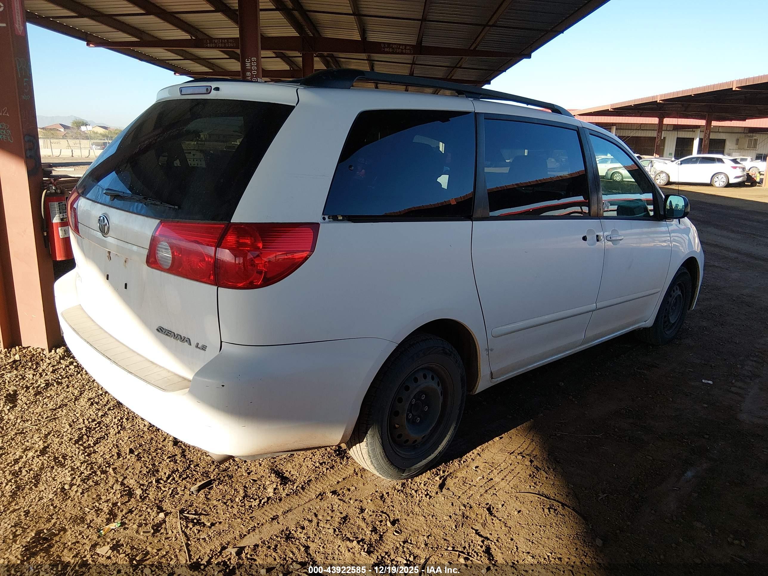 TOYOTA SIENNA image 4