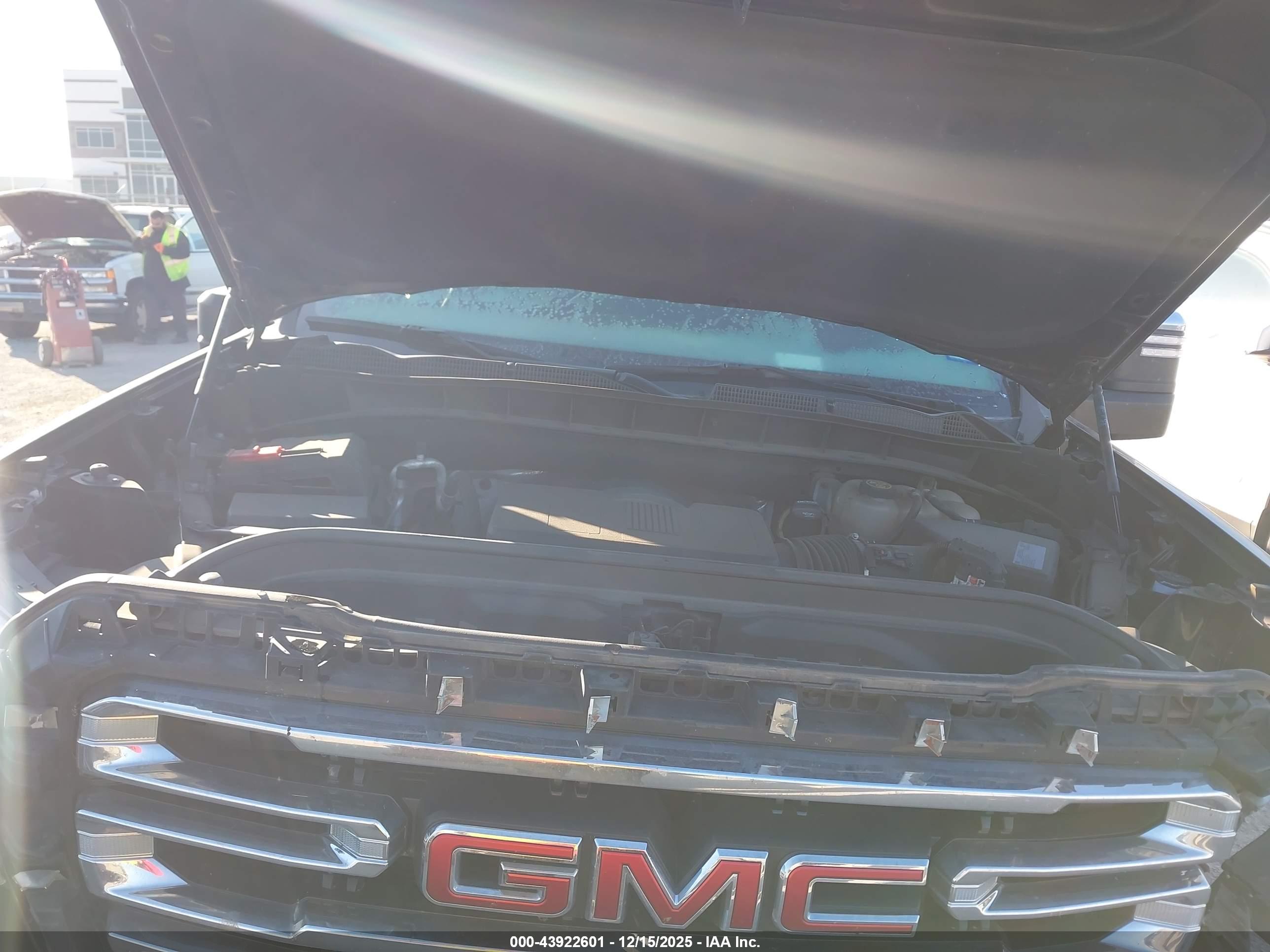 GMC SIERRA image 10