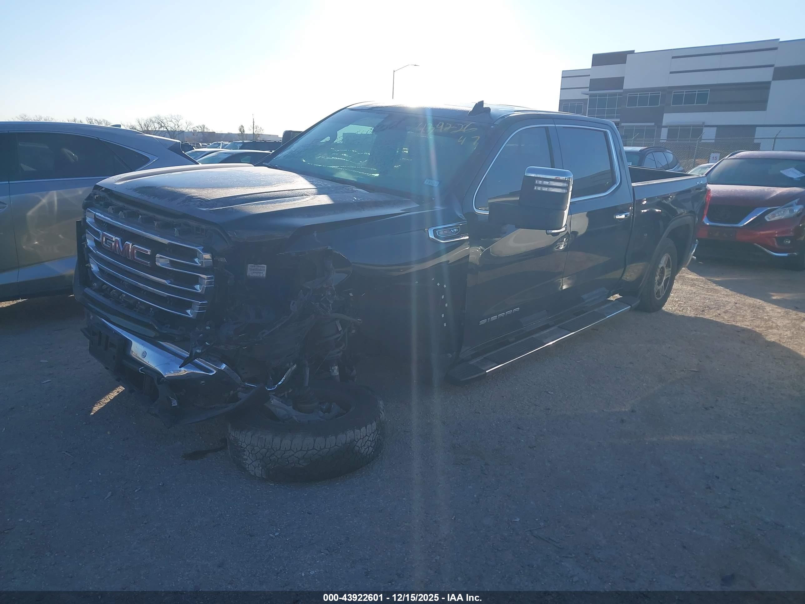 GMC SIERRA image 2