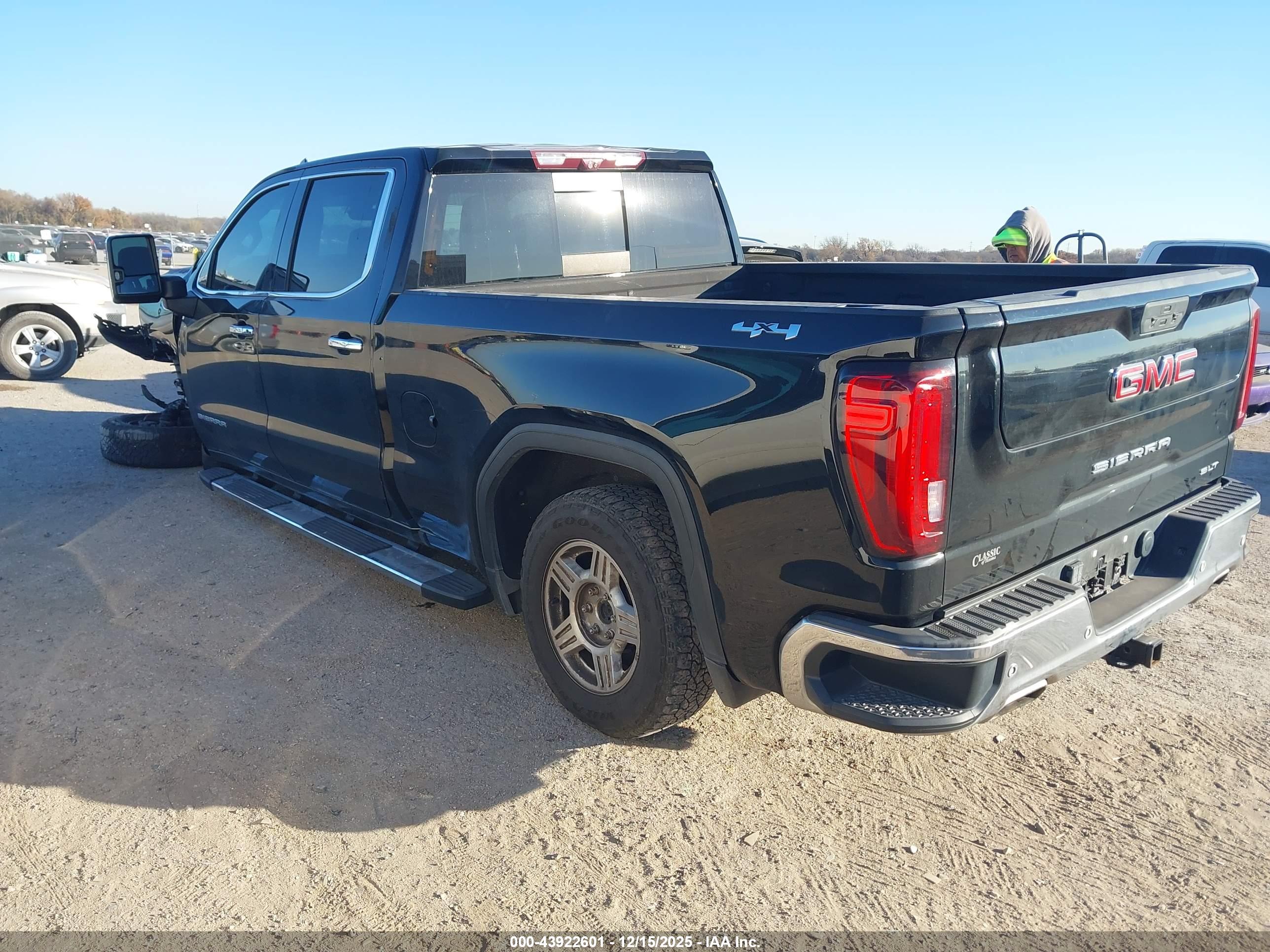 GMC SIERRA image 3