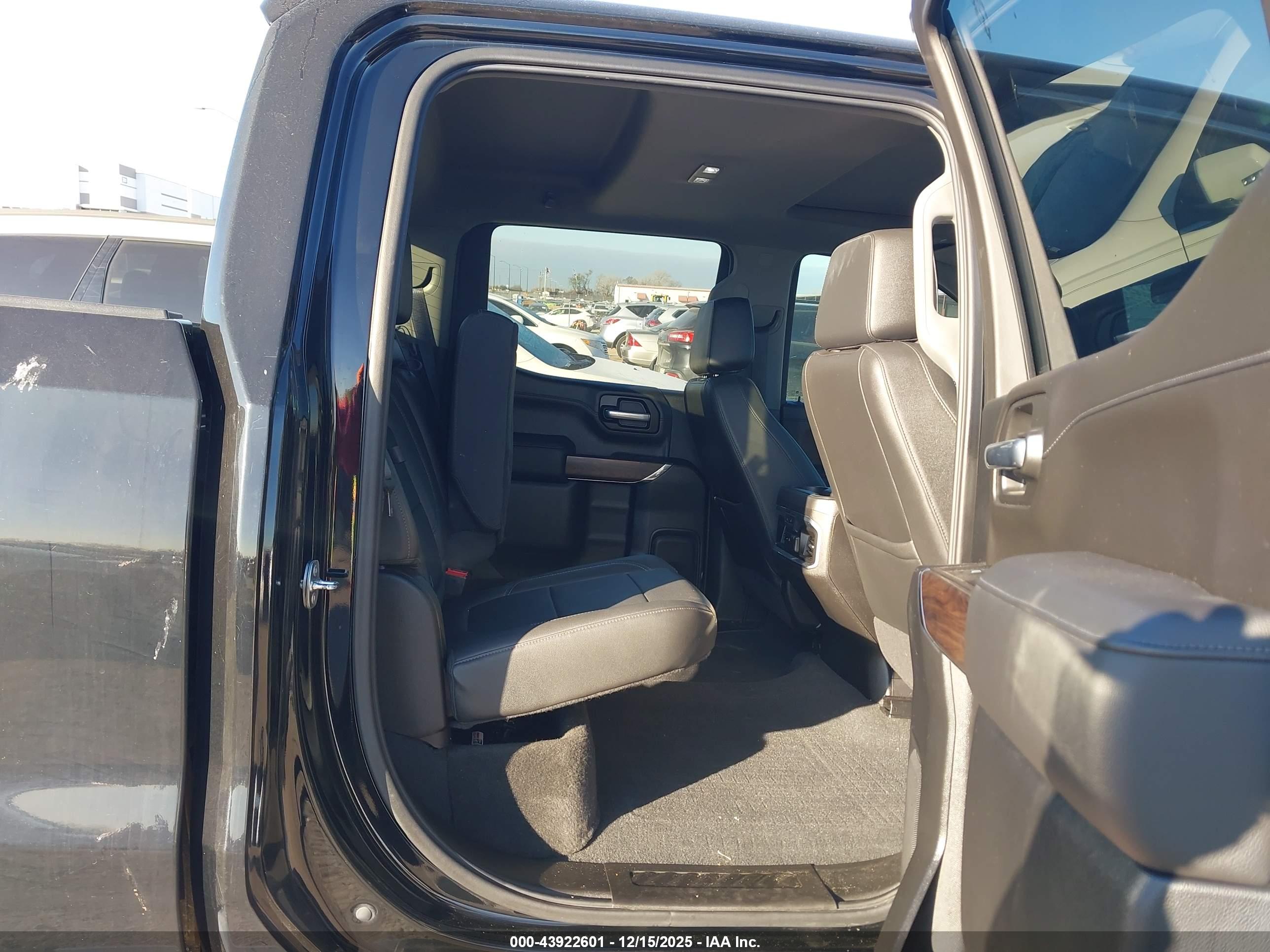 GMC SIERRA image 8