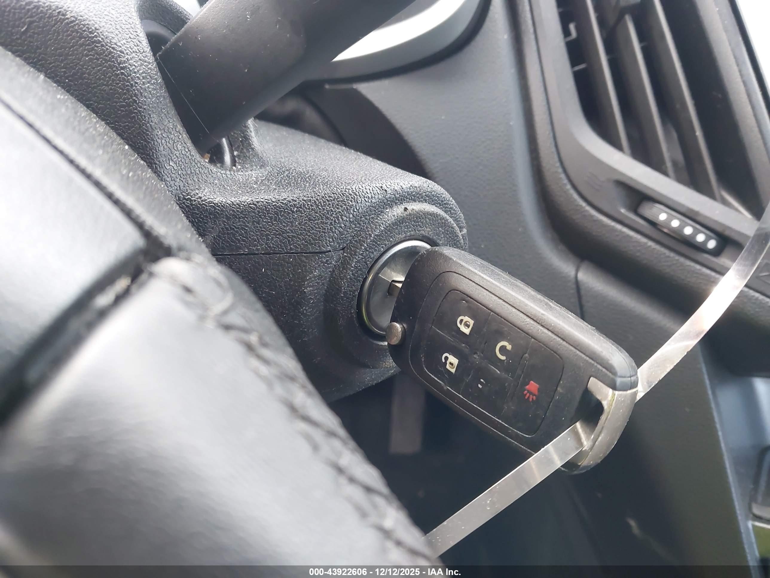 CHEVROLET EQUINOX image 11