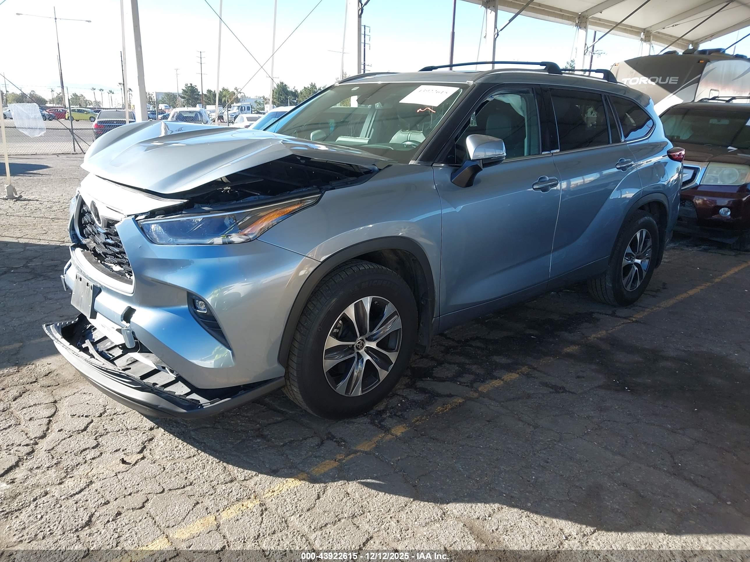 TOYOTA HIGHLANDER image 2