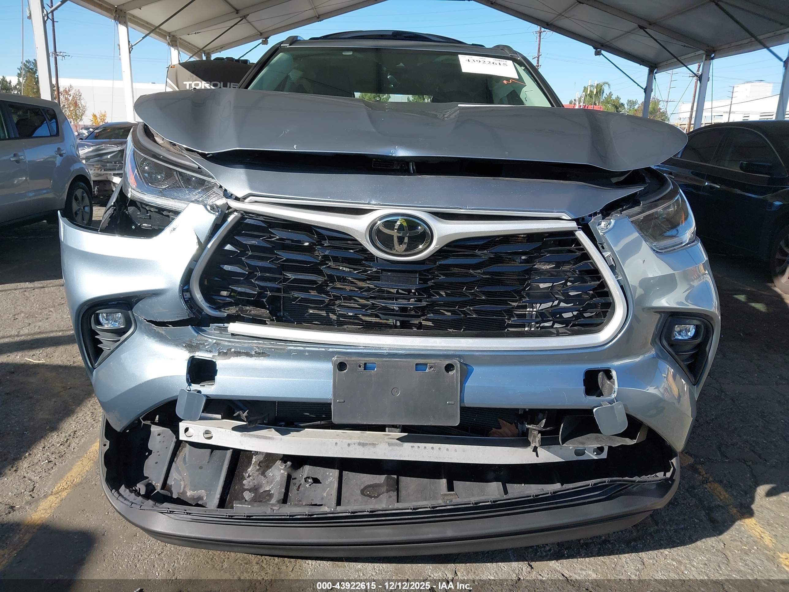 TOYOTA HIGHLANDER image 6