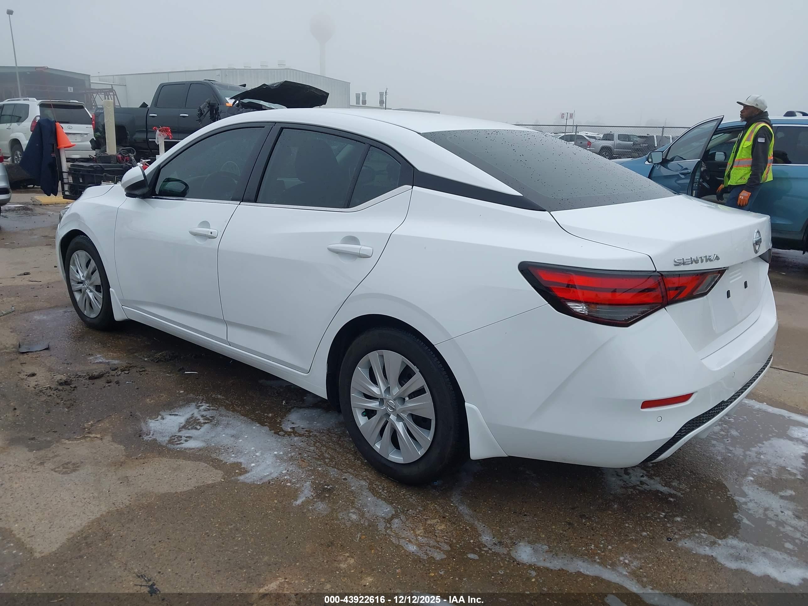NISSAN SENTRA image 3