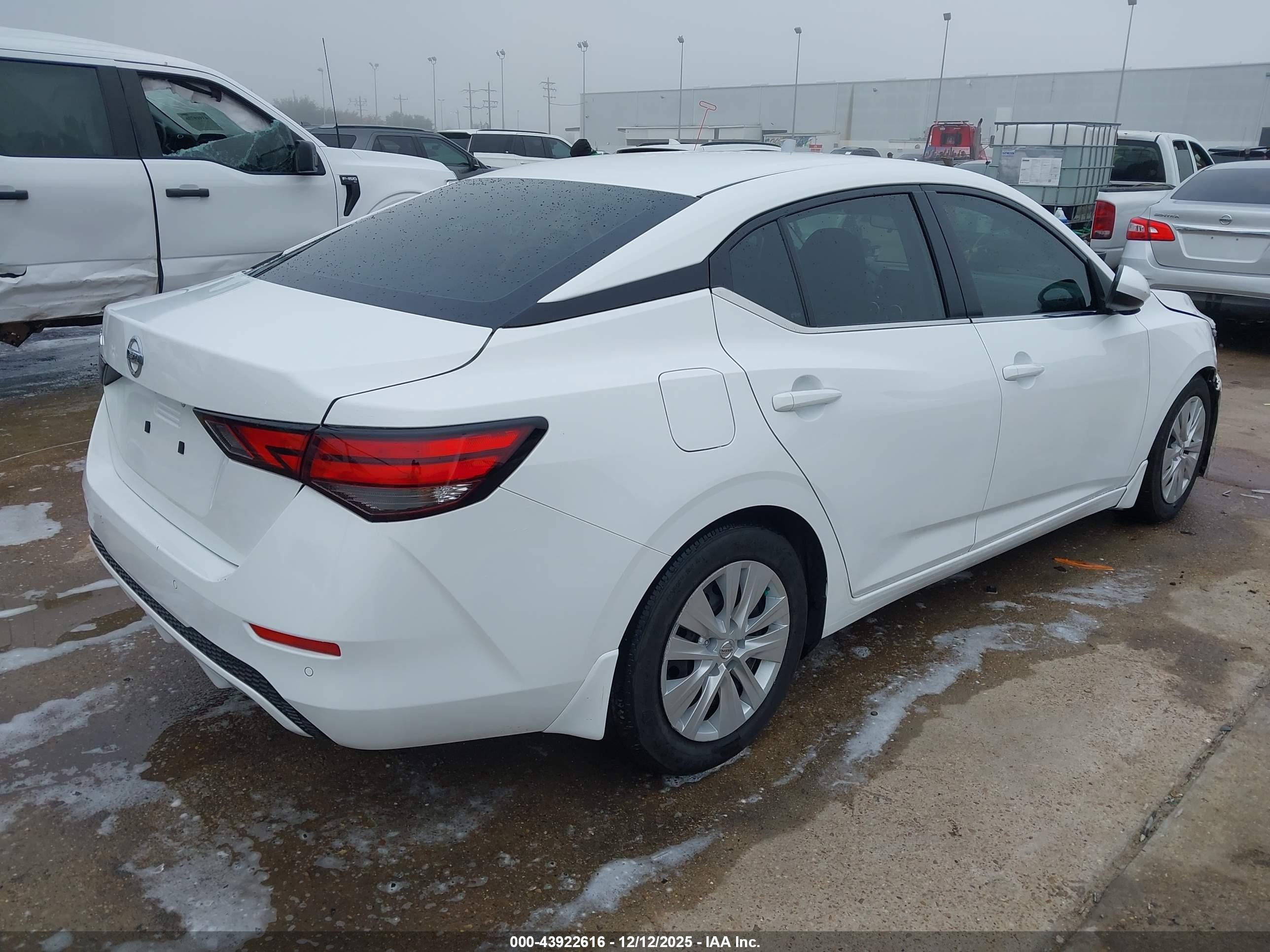 NISSAN SENTRA image 4