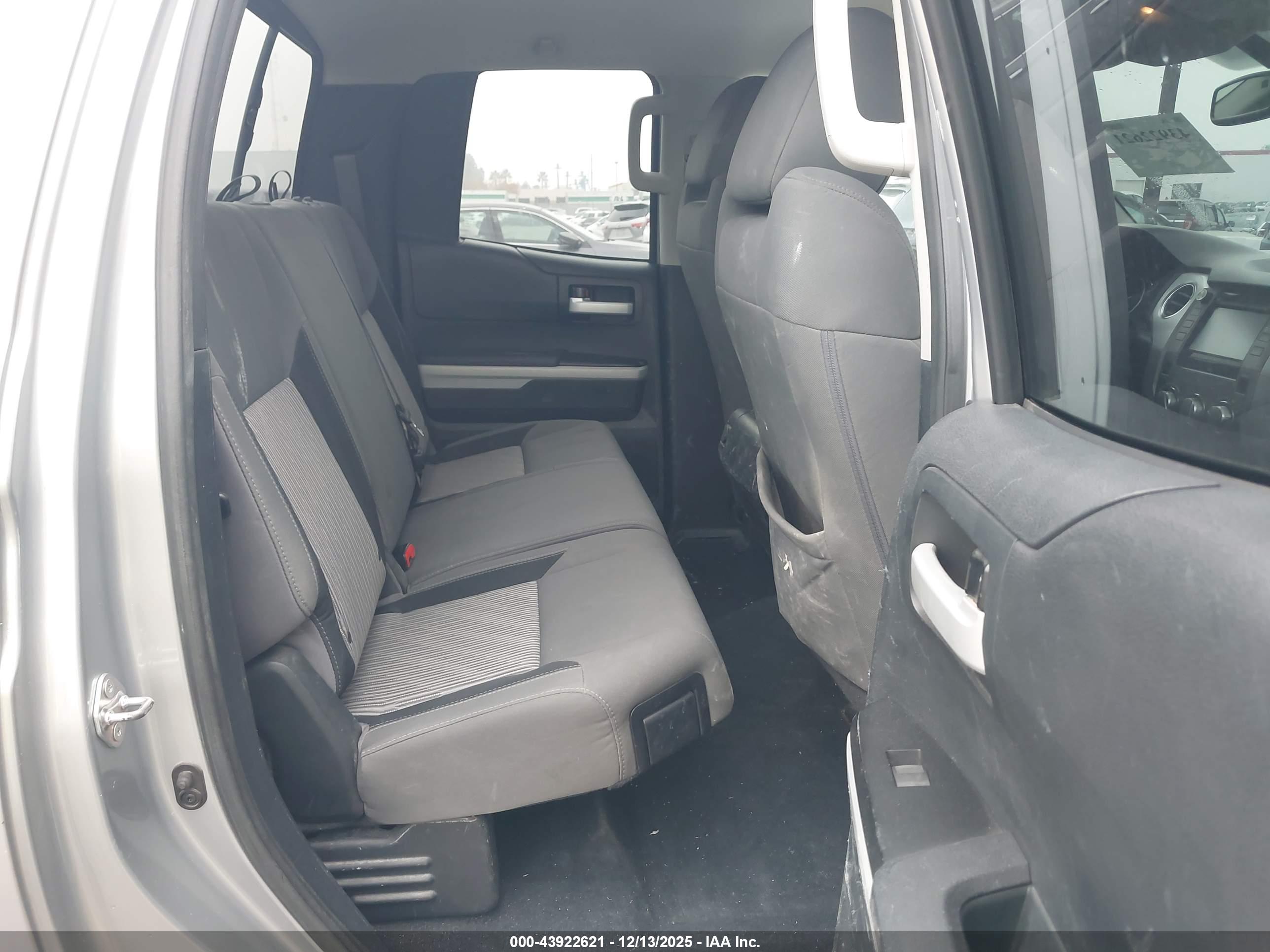 TOYOTA TUNDRA image 8