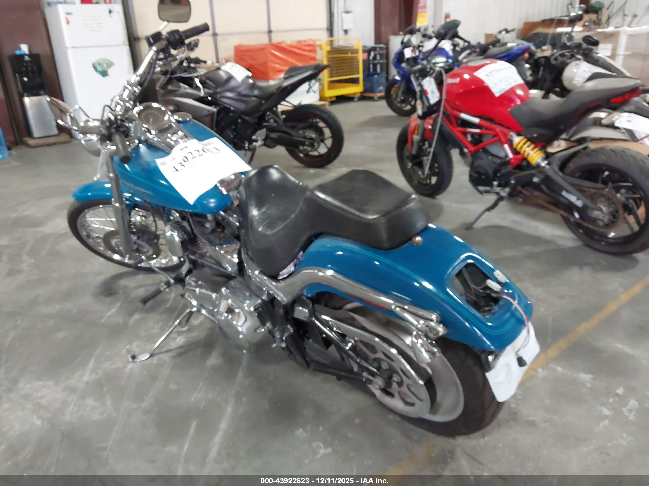 HARLEY-DAVIDSON FXSTDI image 3