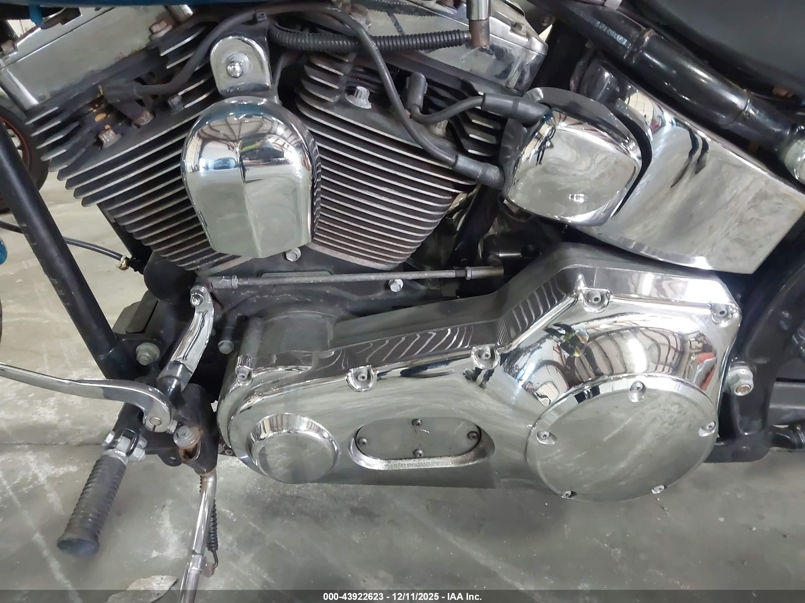 HARLEY-DAVIDSON FXSTDI image 9