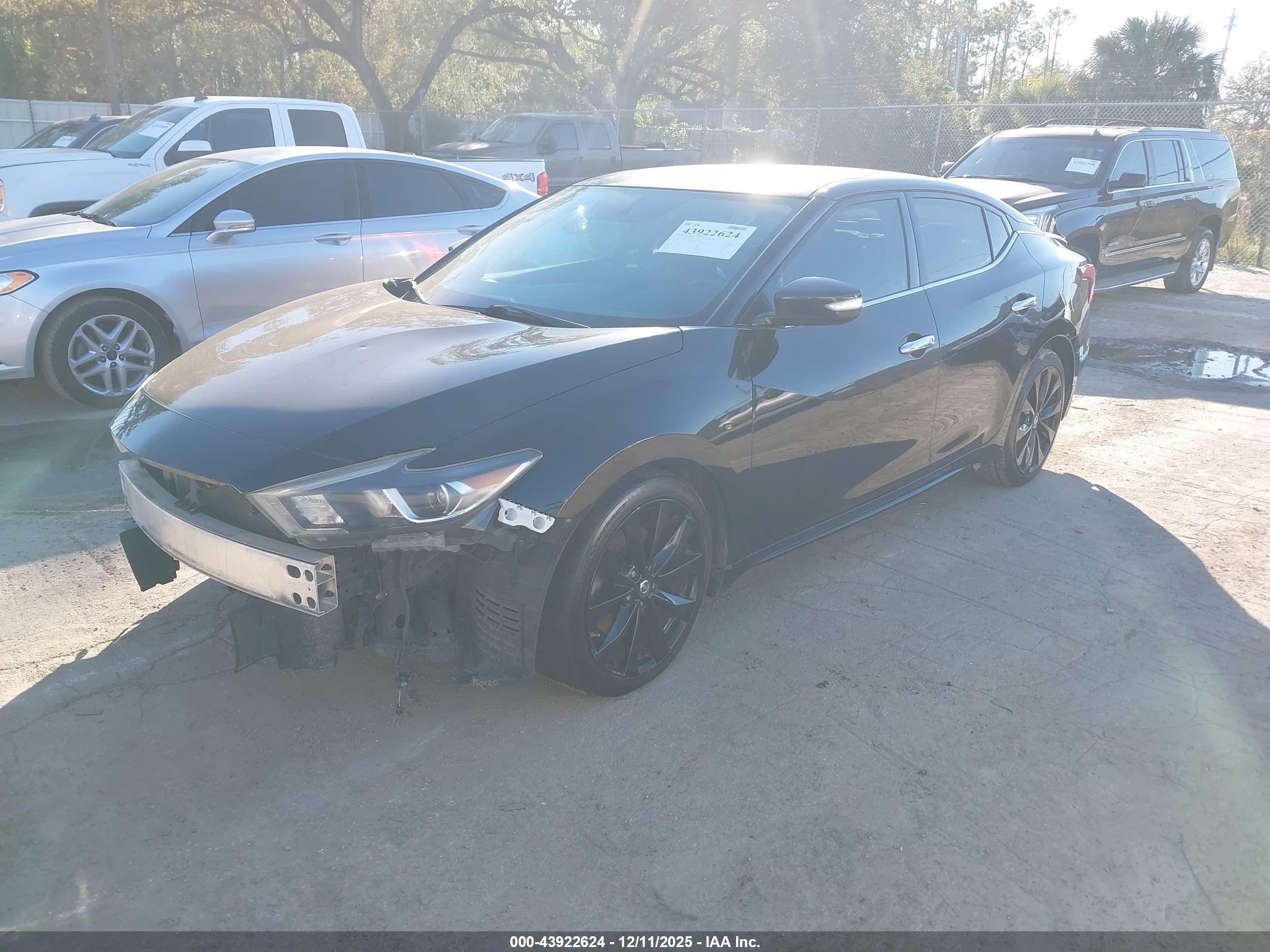 NISSAN MAXIMA image 2