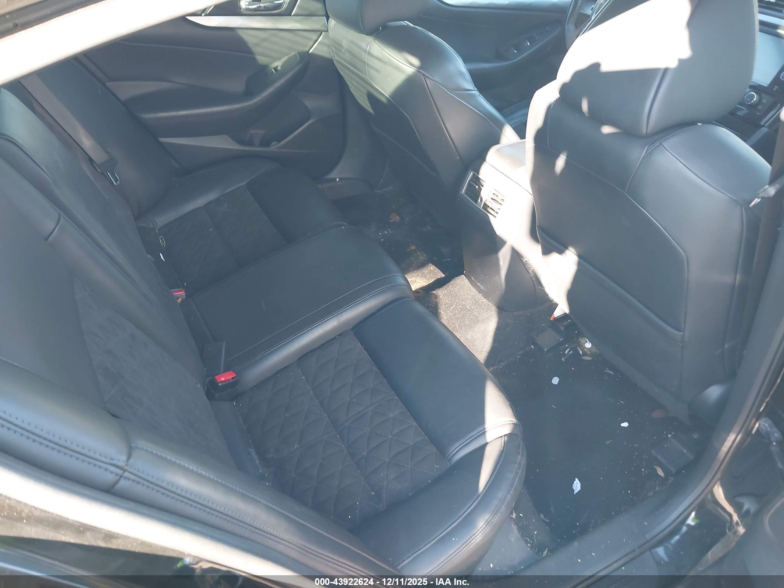 NISSAN MAXIMA image 8