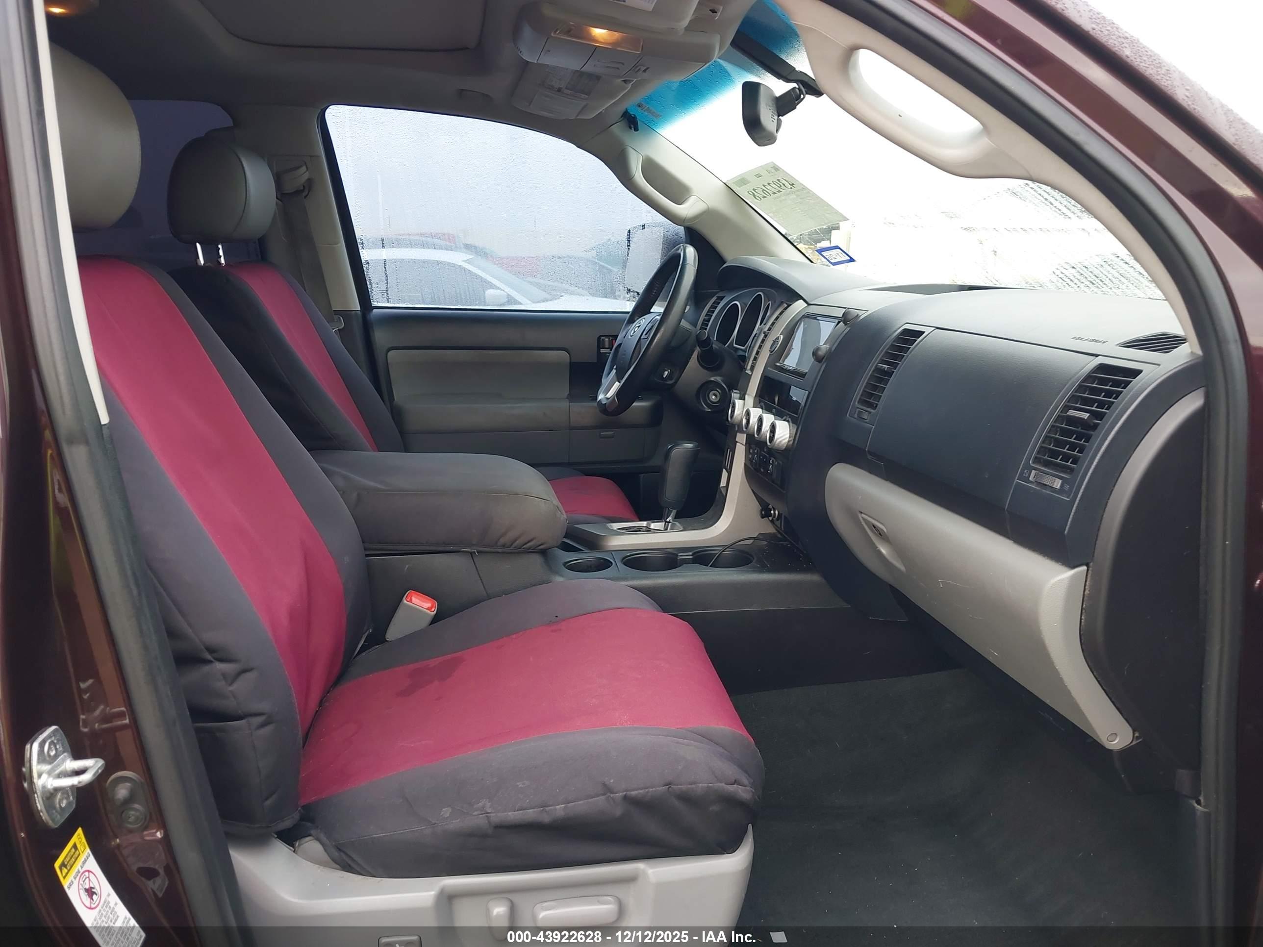 TOYOTA SEQUOIA image 5