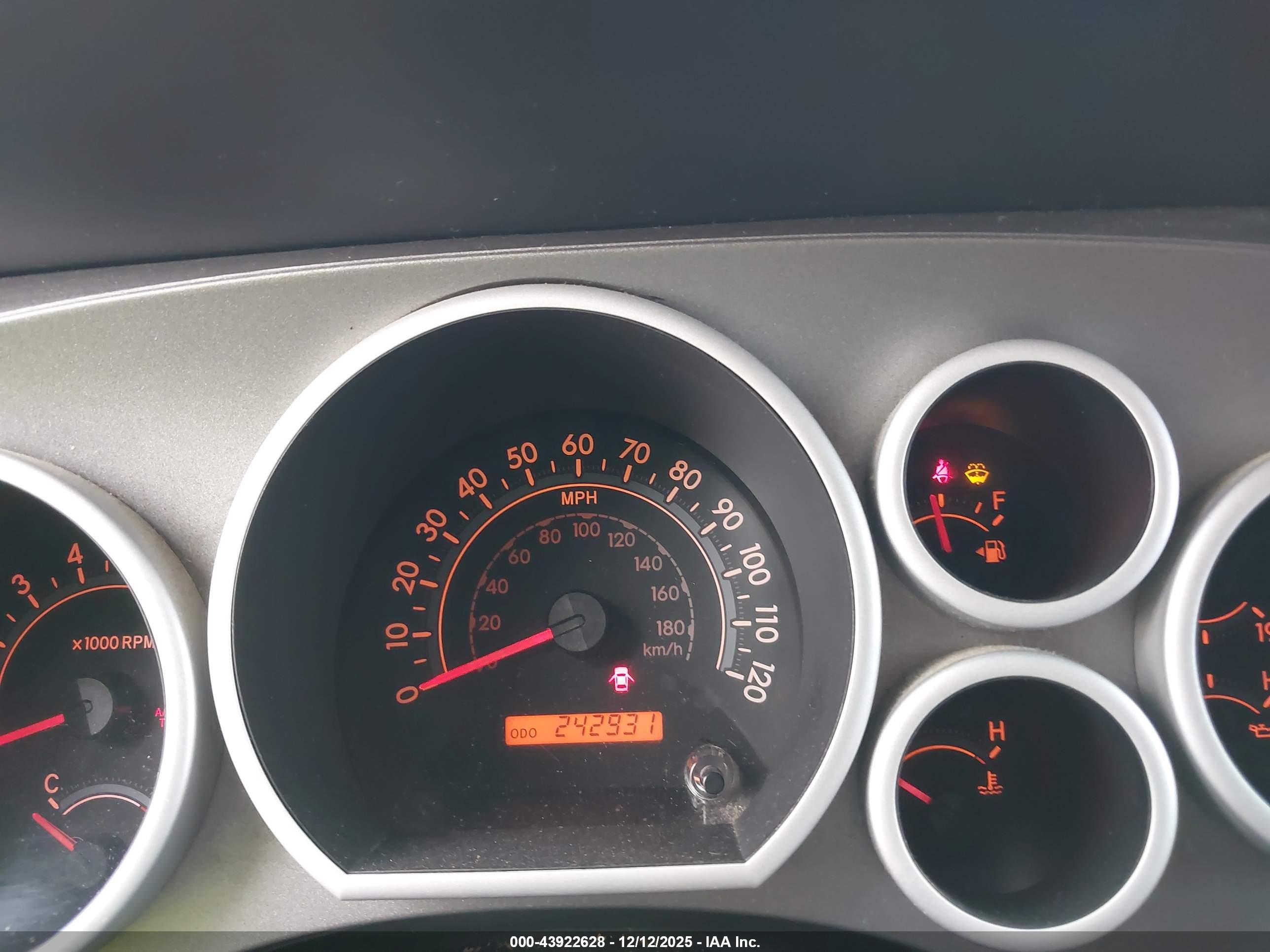 TOYOTA SEQUOIA image 7