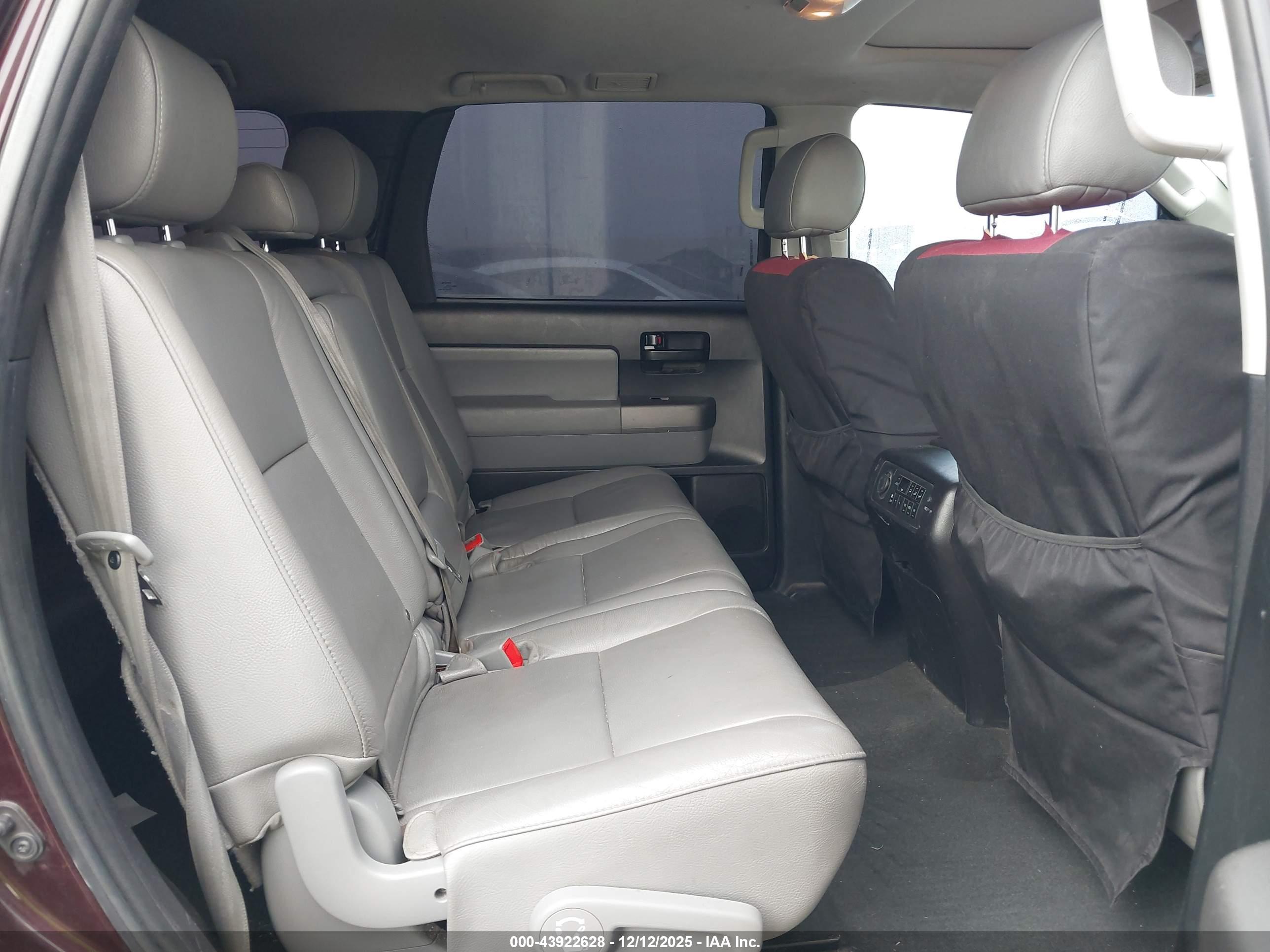 TOYOTA SEQUOIA image 8