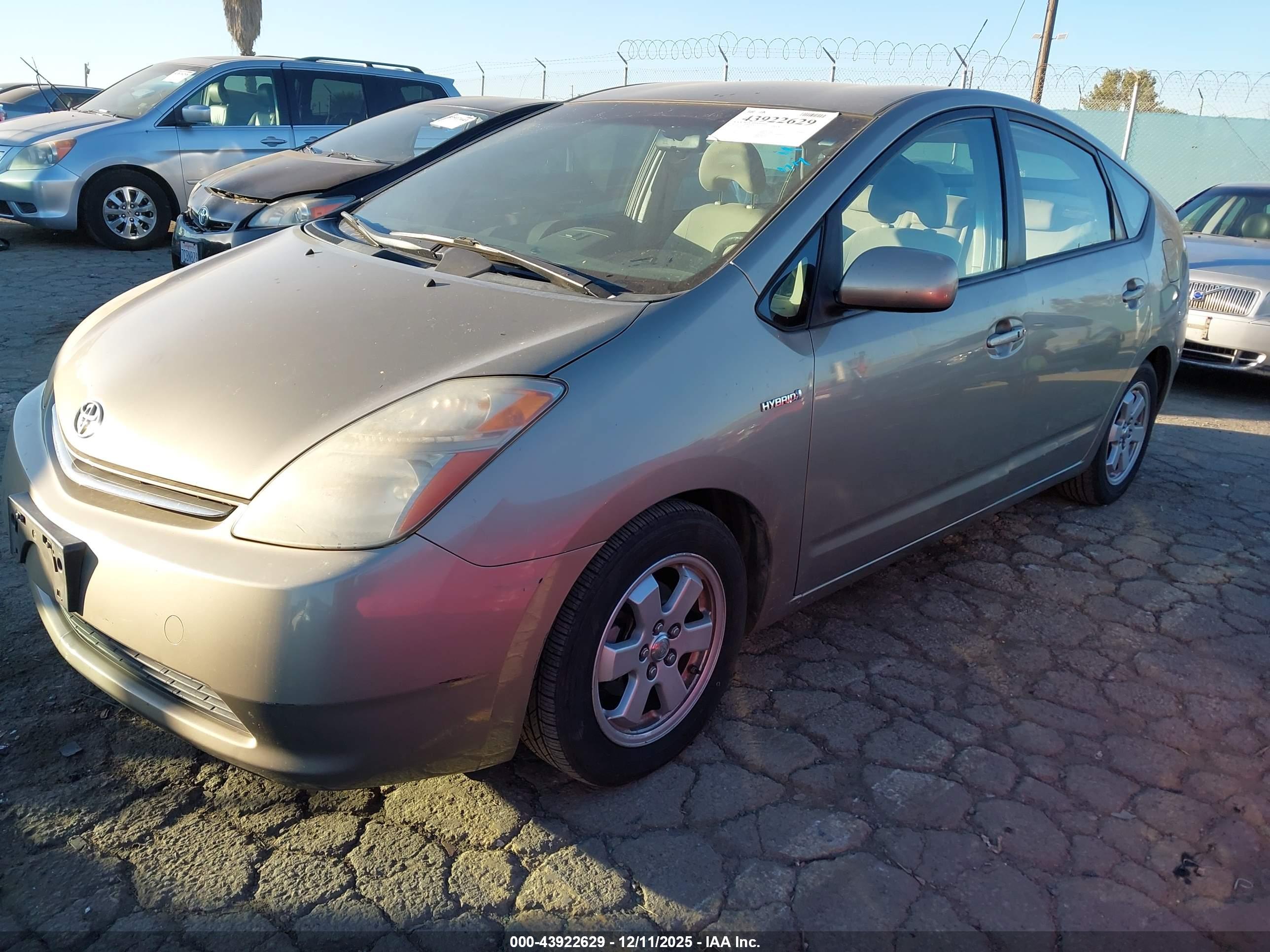 TOYOTA PRIUS image 2