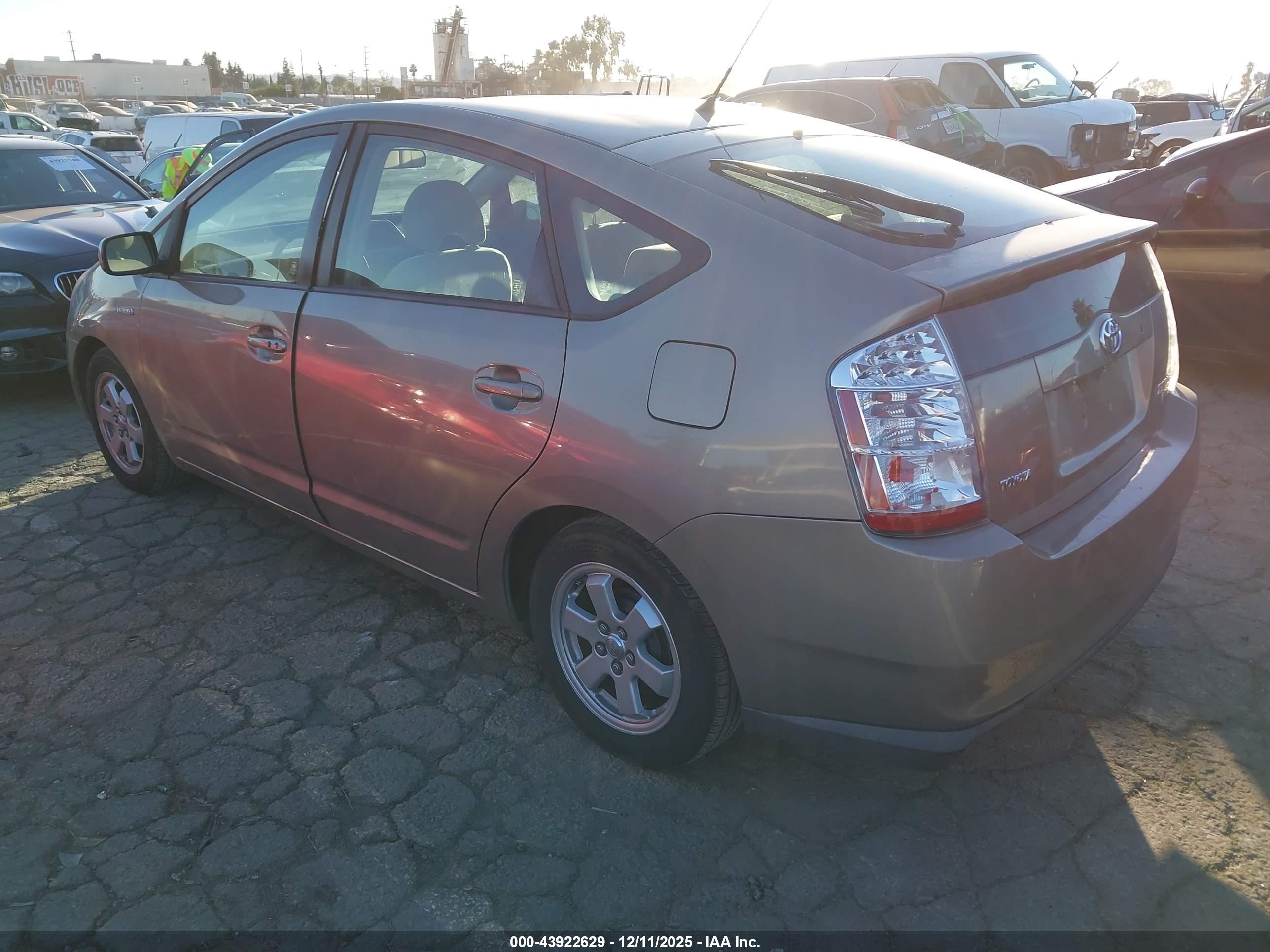 TOYOTA PRIUS image 3