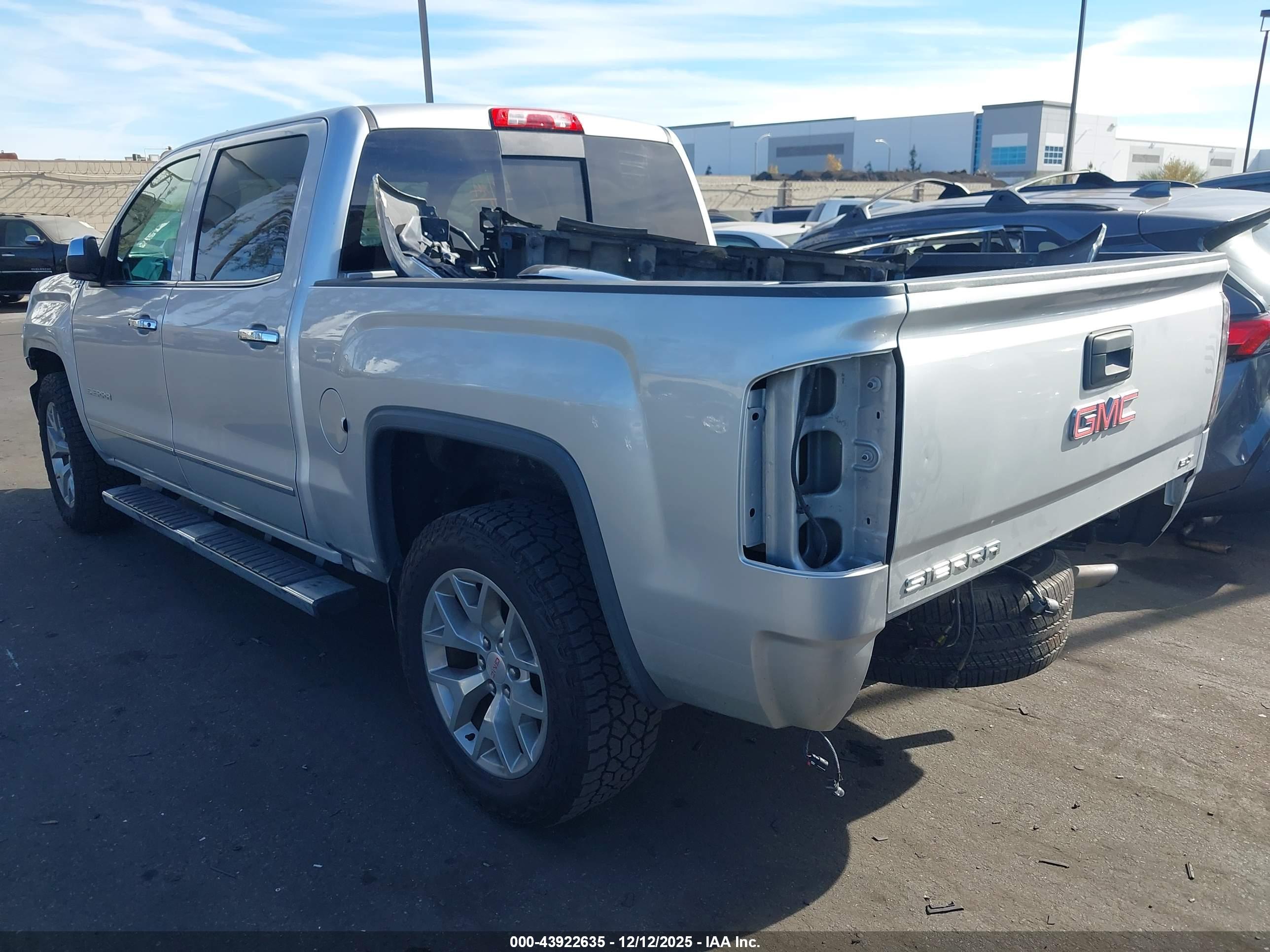 GMC SIERRA image 3
