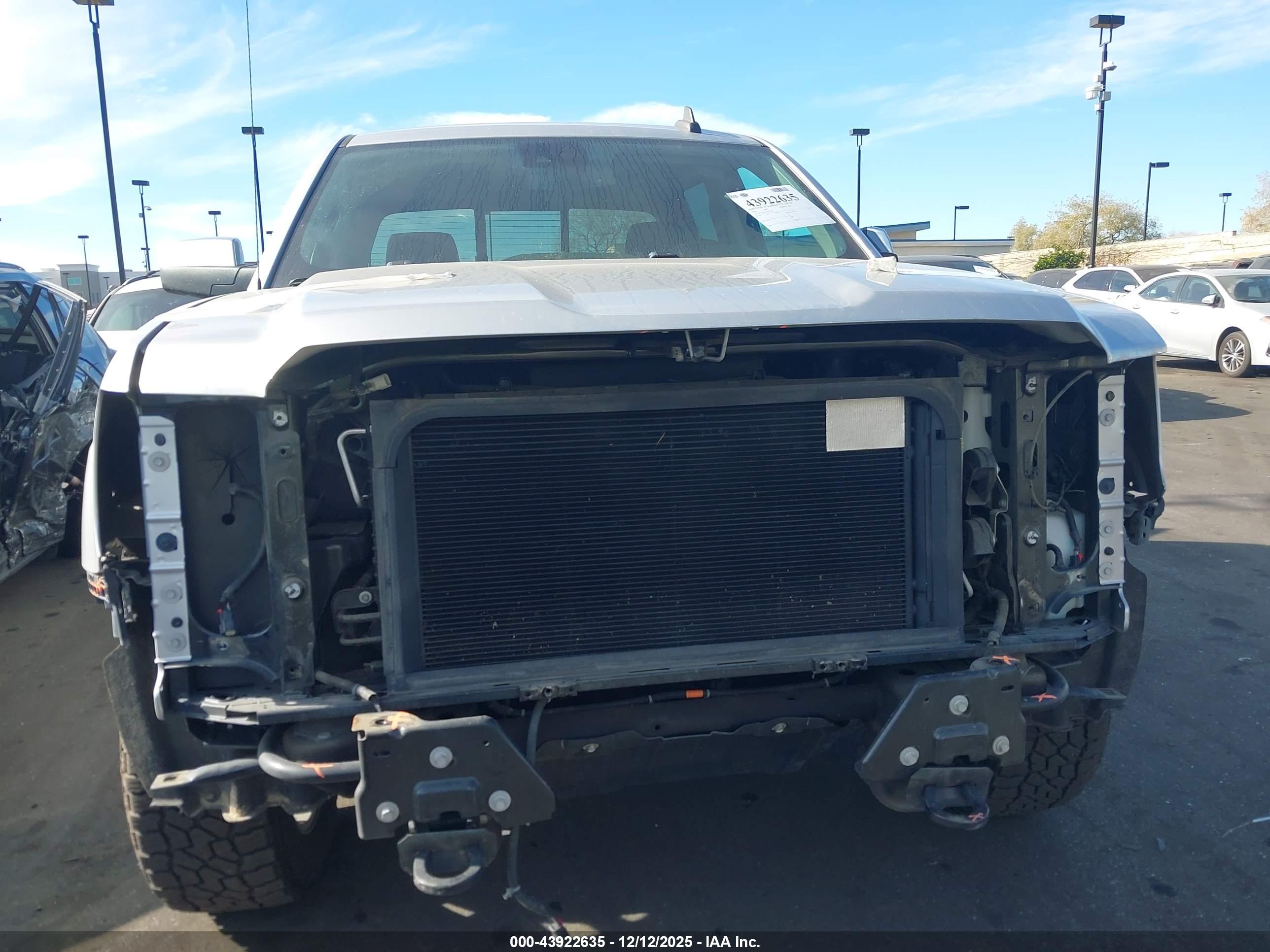 GMC SIERRA image 6
