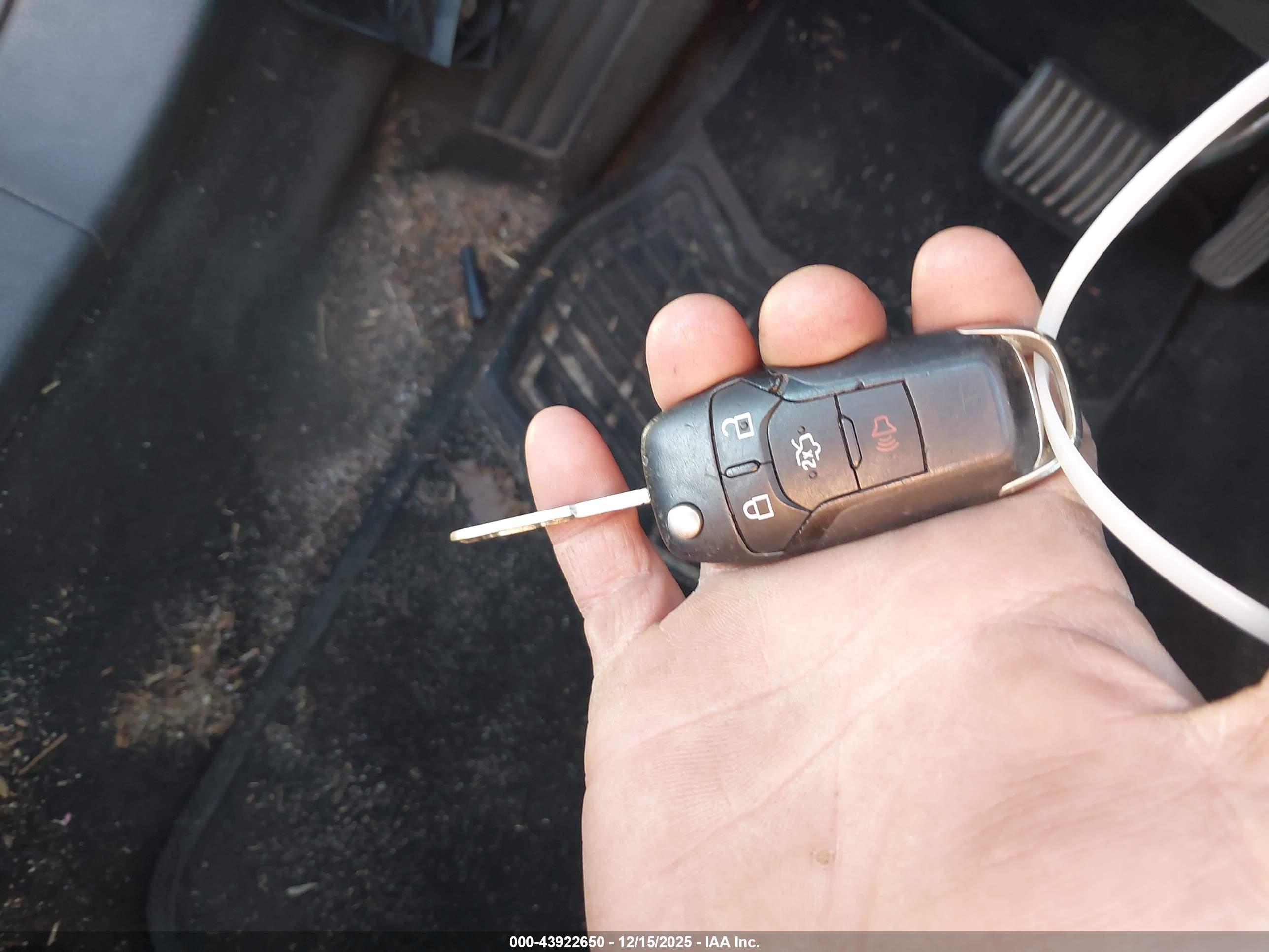 FORD FUSION image 11