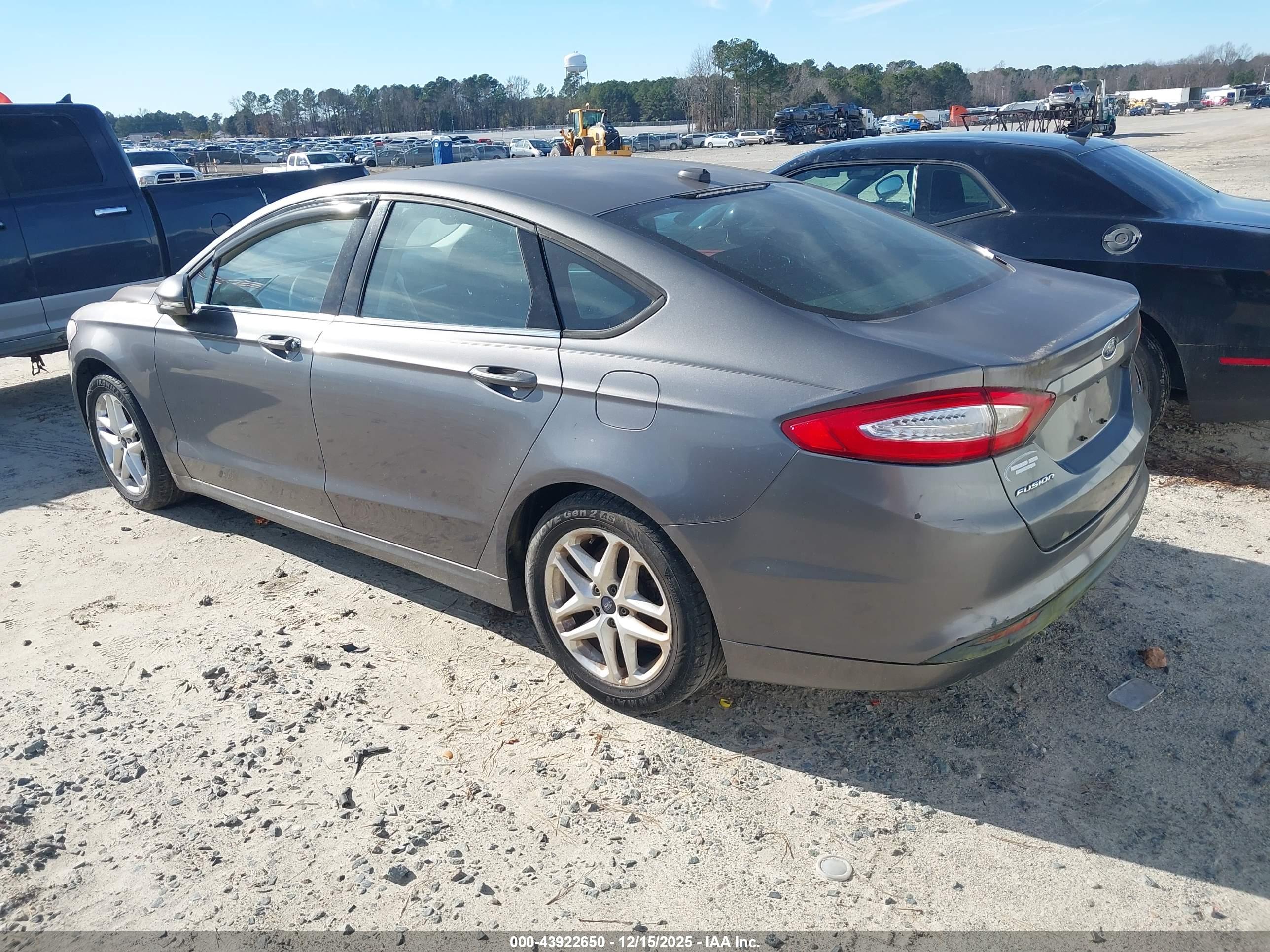 FORD FUSION image 3