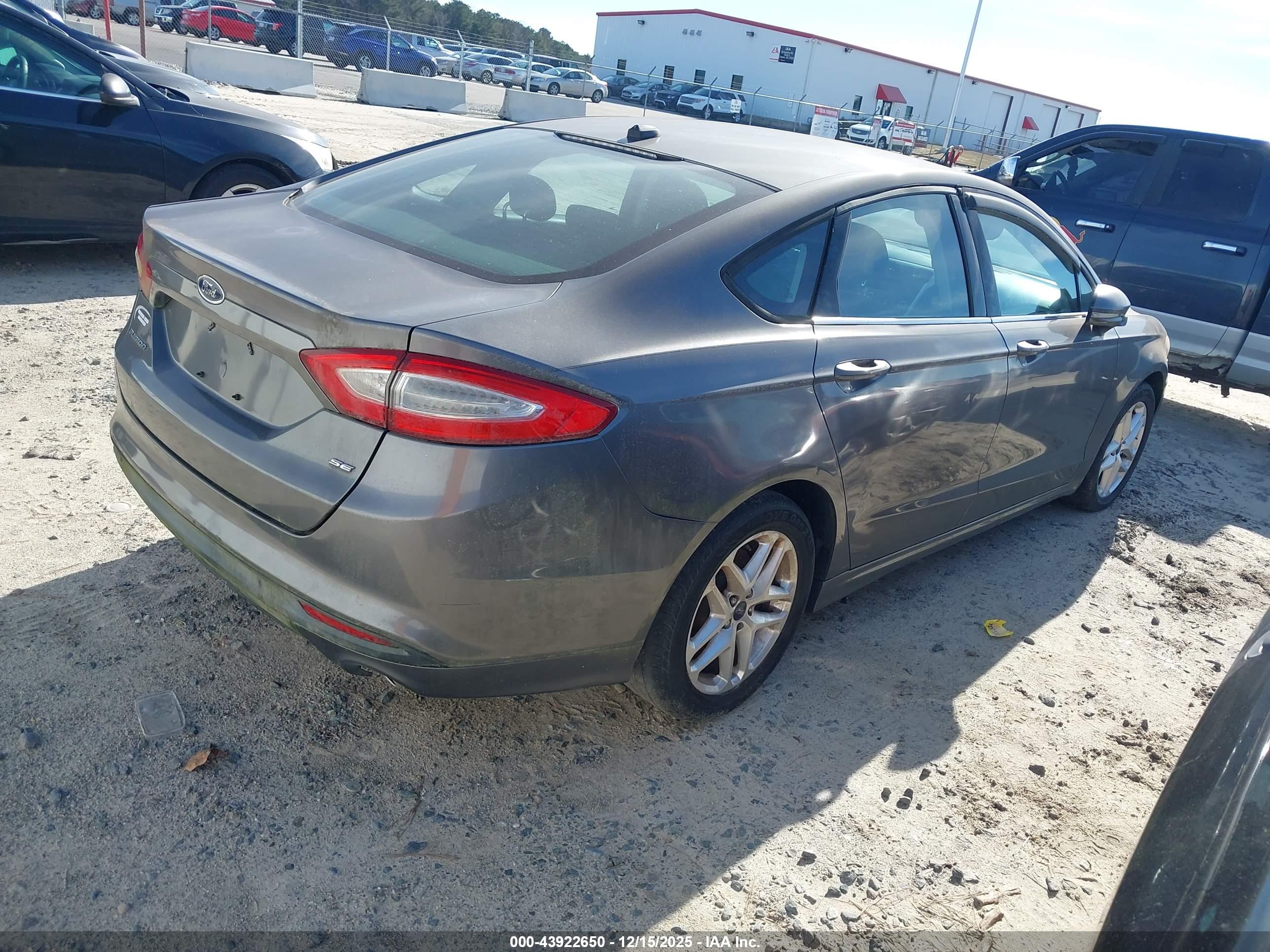 FORD FUSION image 4