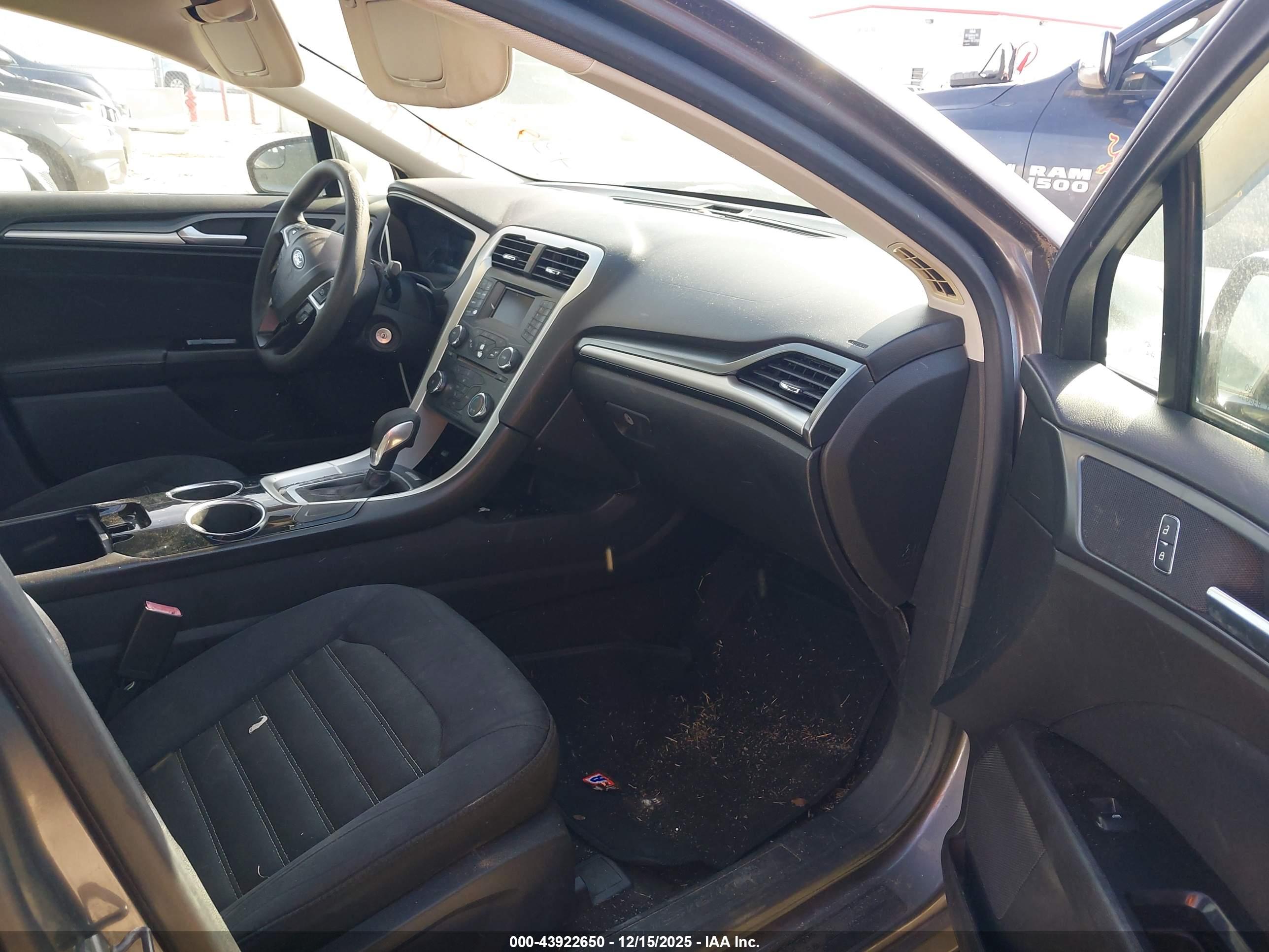 FORD FUSION image 5