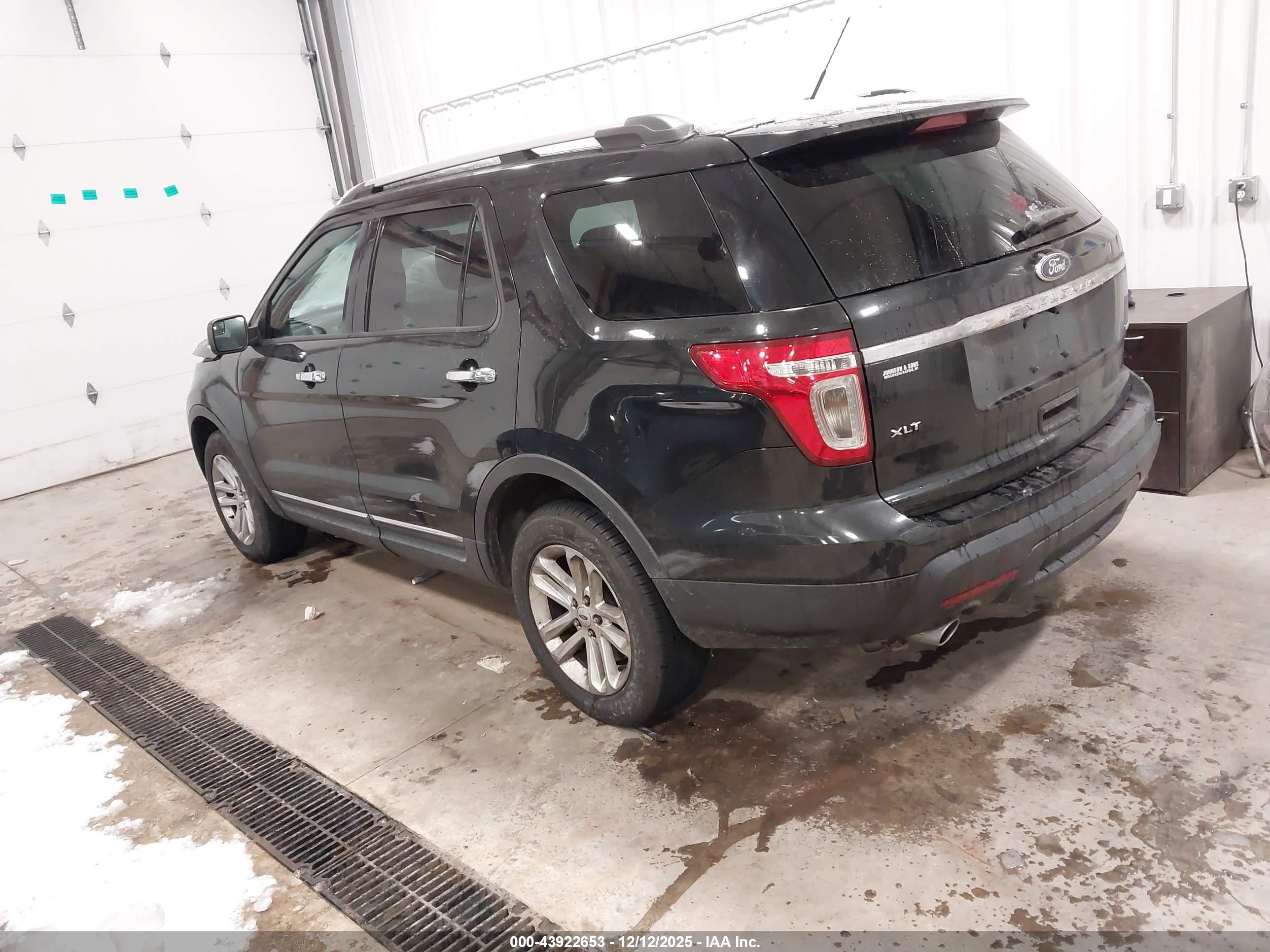 FORD EXPLORER image 3