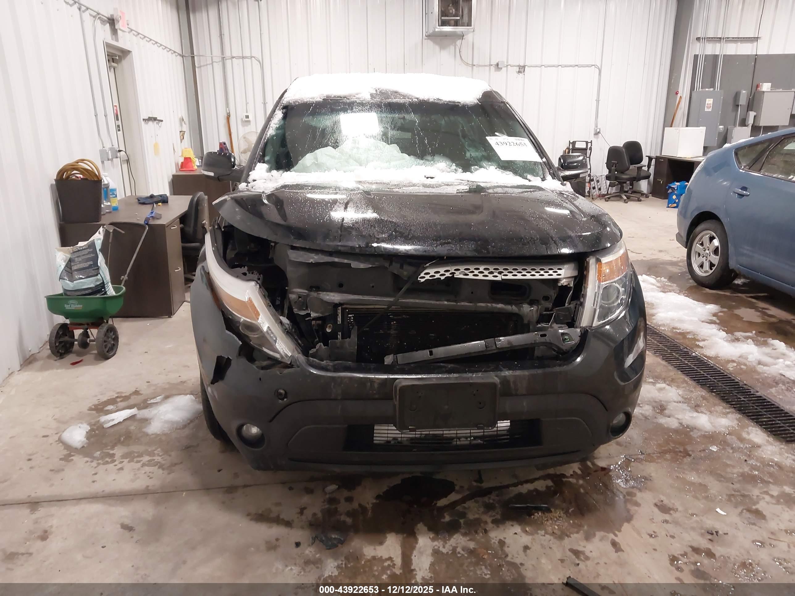 FORD EXPLORER image 6