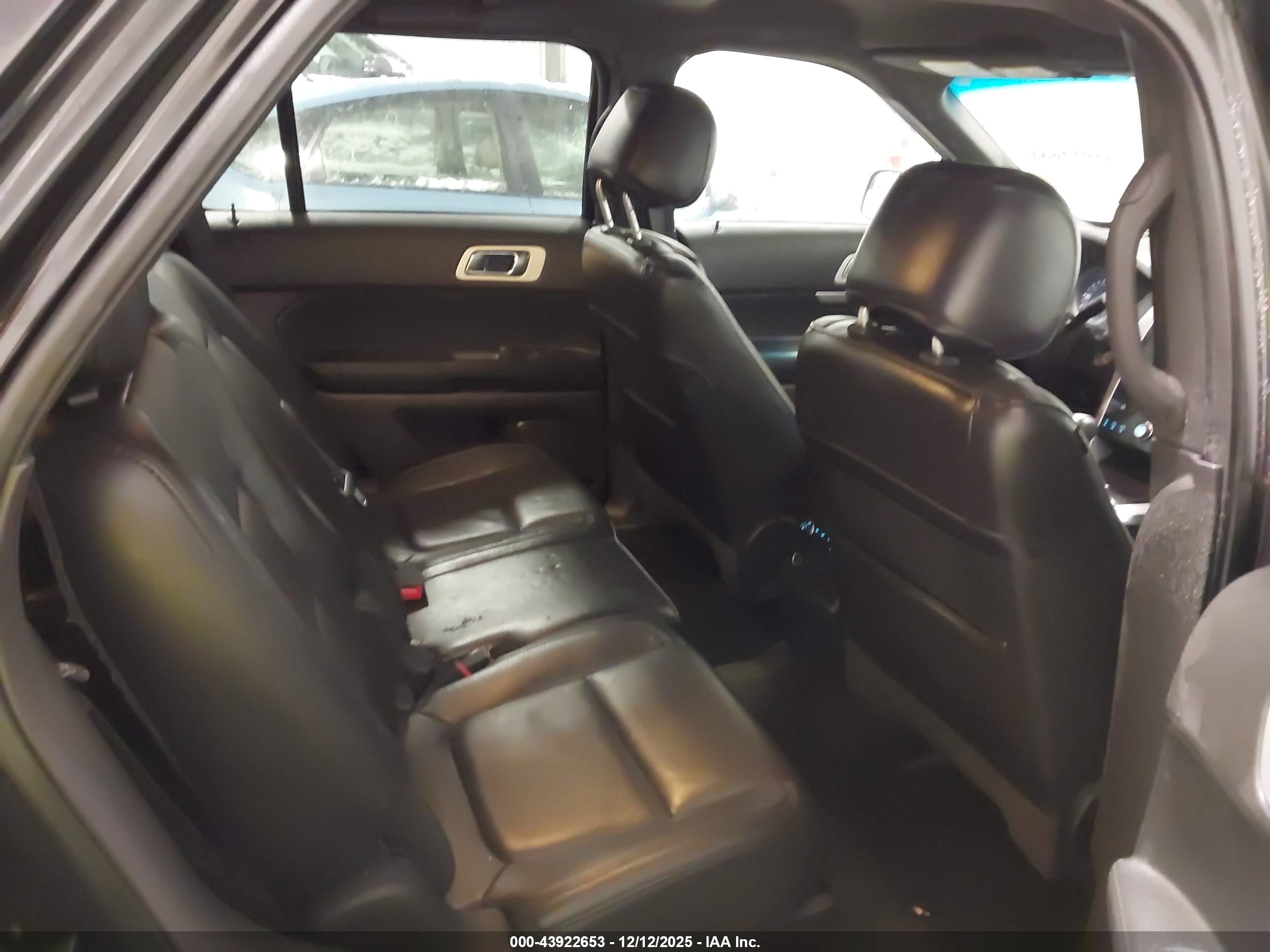 FORD EXPLORER image 8