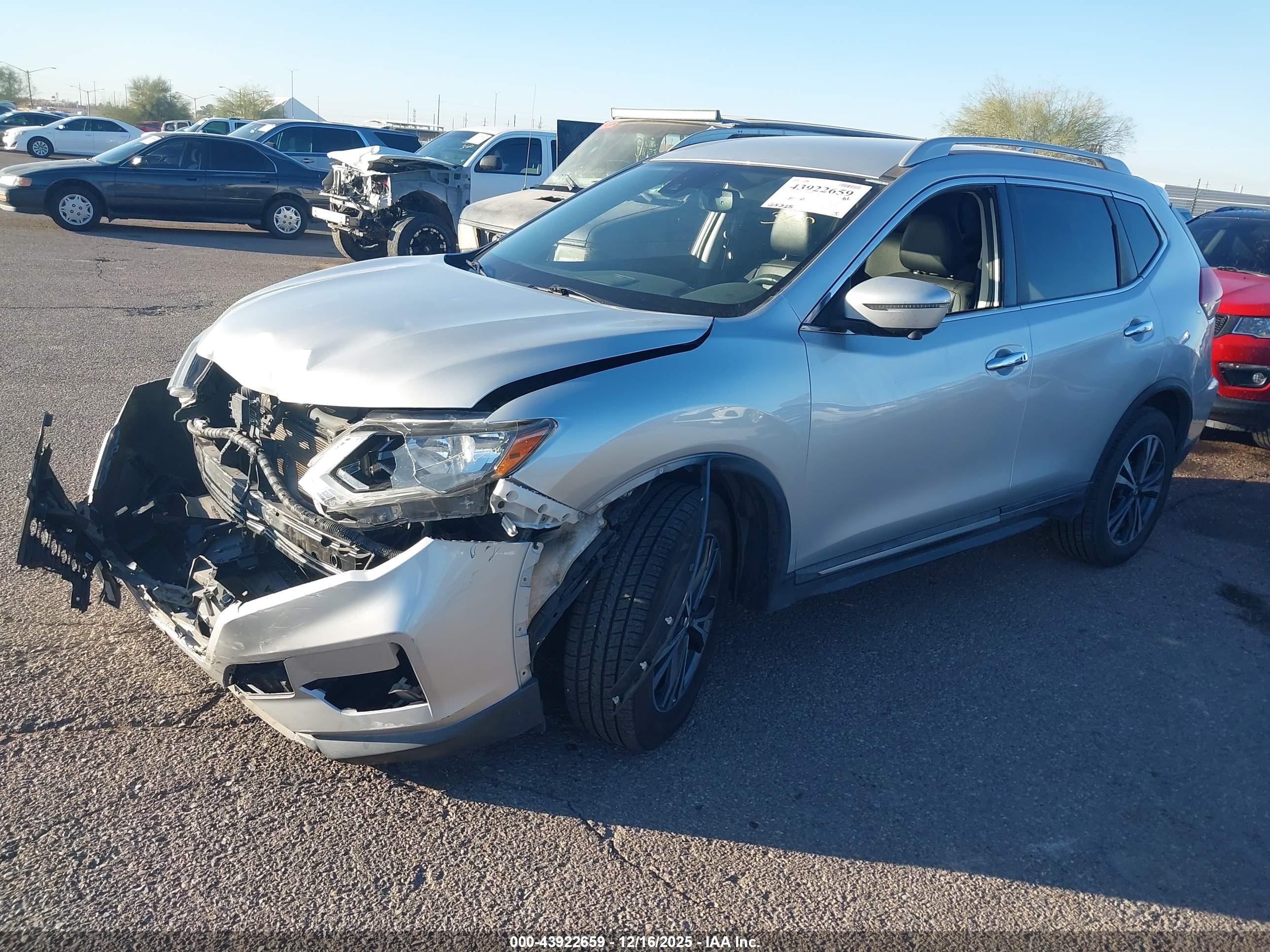 NISSAN ROGUE image 2